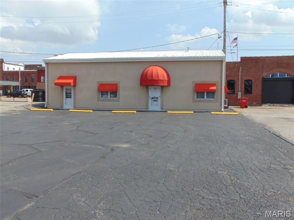 Residential for sale – 22 S Oak Street  Duquoin, IL