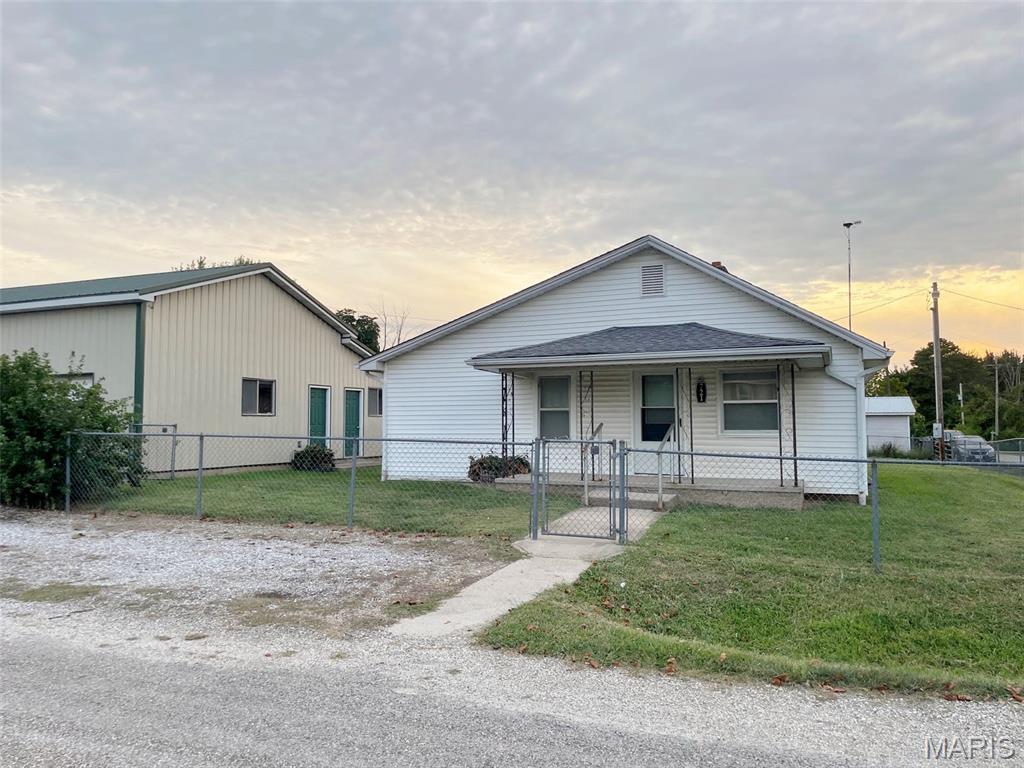 Residential for sale – 721  Locust Street  Edgar Springs, MO
