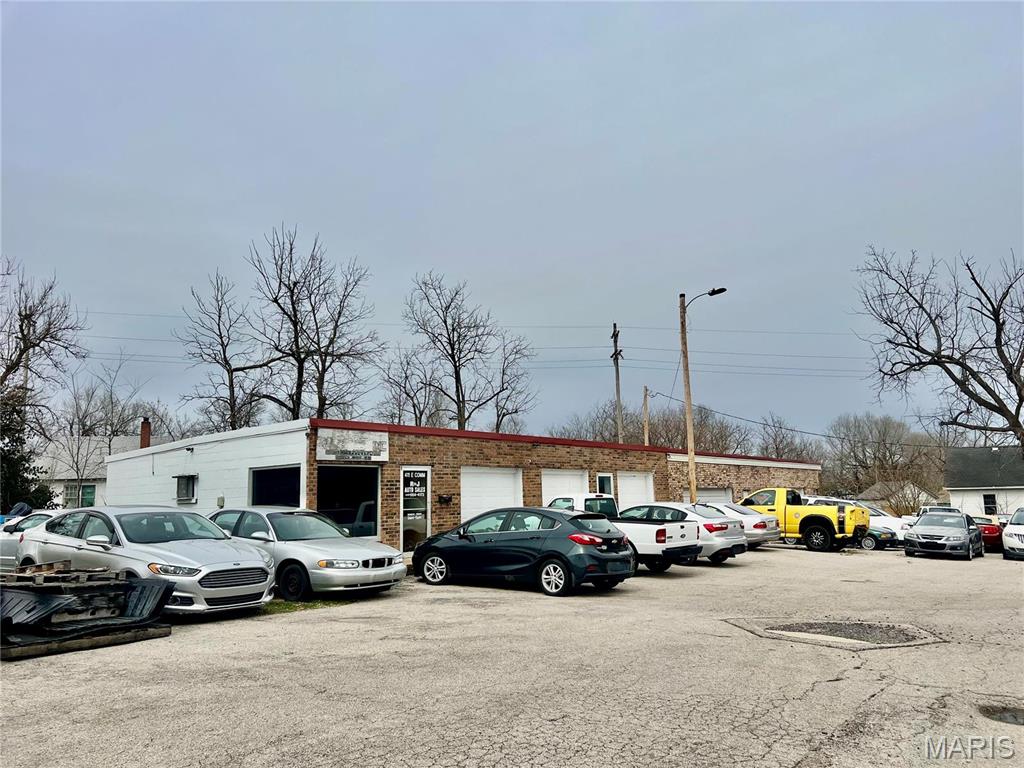 Residential for sale – 411 E COMMERCIAL Street  Lebanon, MO