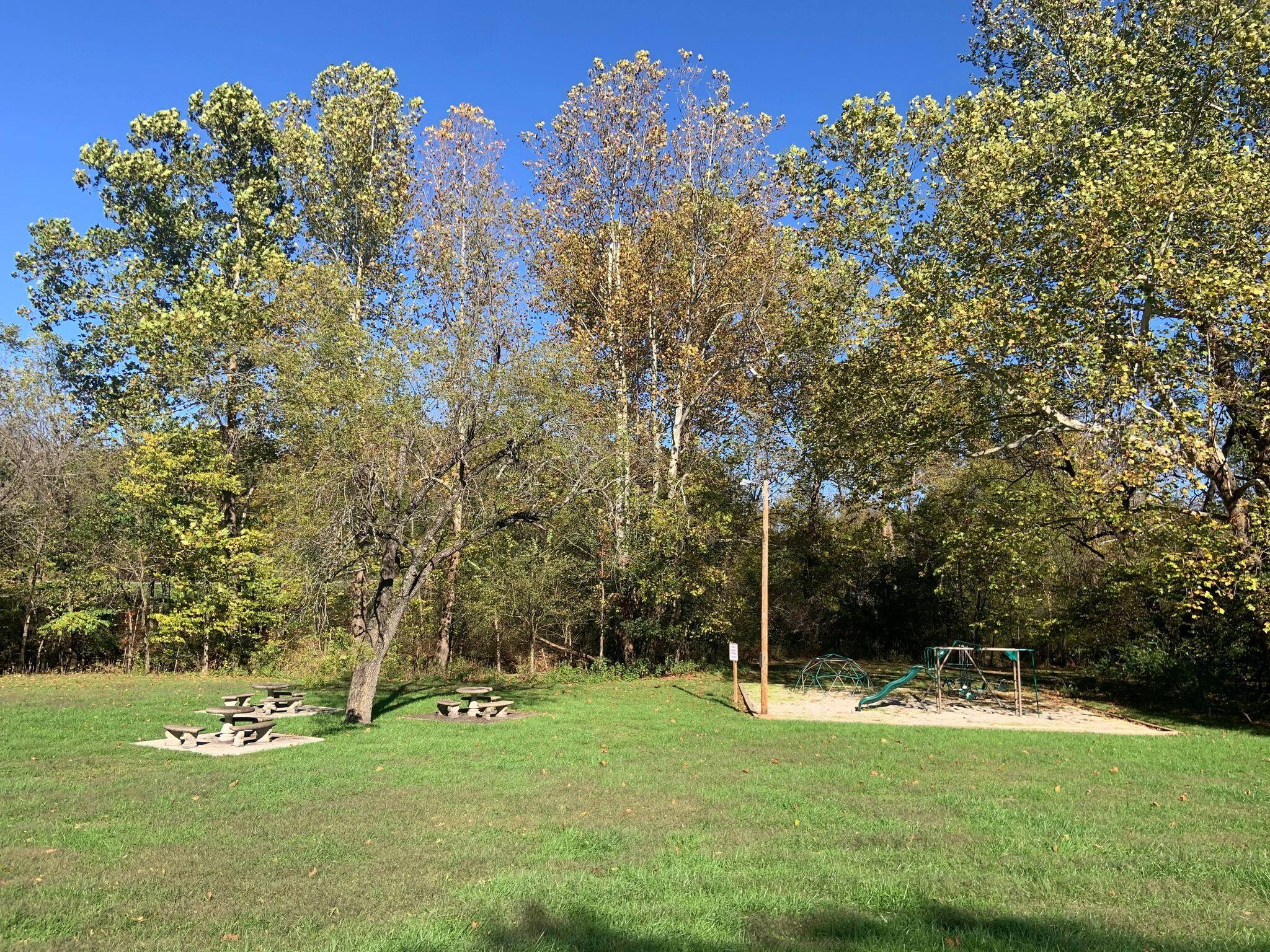 Photo 7 - Land for sale – Lot 213  Lone Oak Drive  Cape Fair, MO