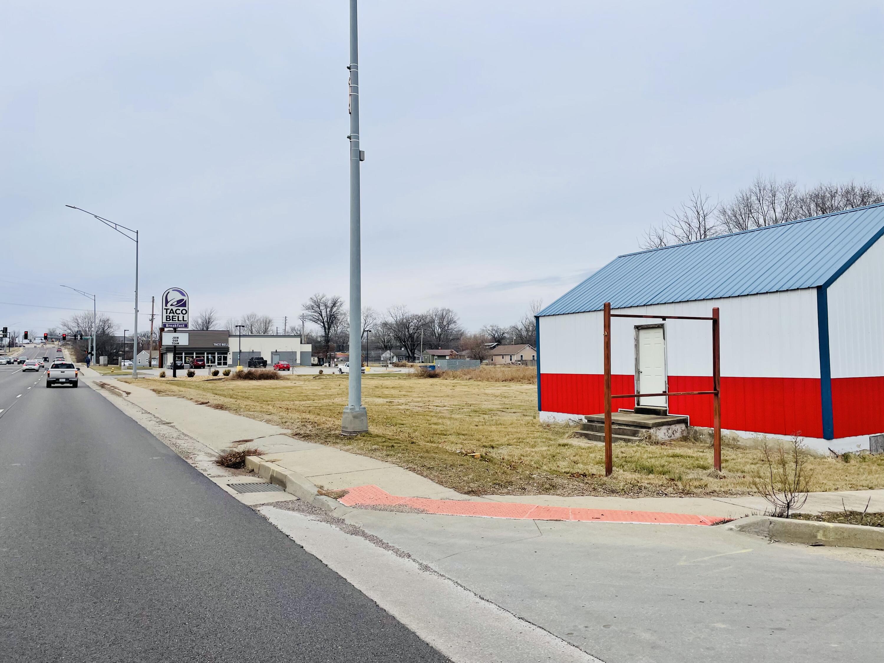 Photo 2 - Commercial Sale for sale – 100  Highway 72 W   Rolla, MO