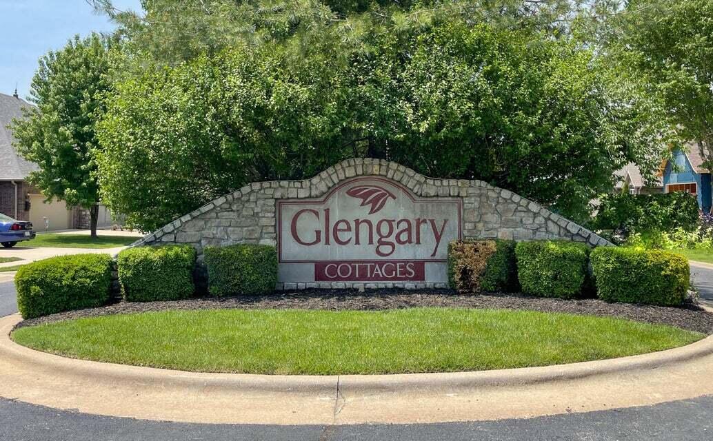Photo 2 - Residential for sale – 2175 W Glengary Court  Springfield, MO