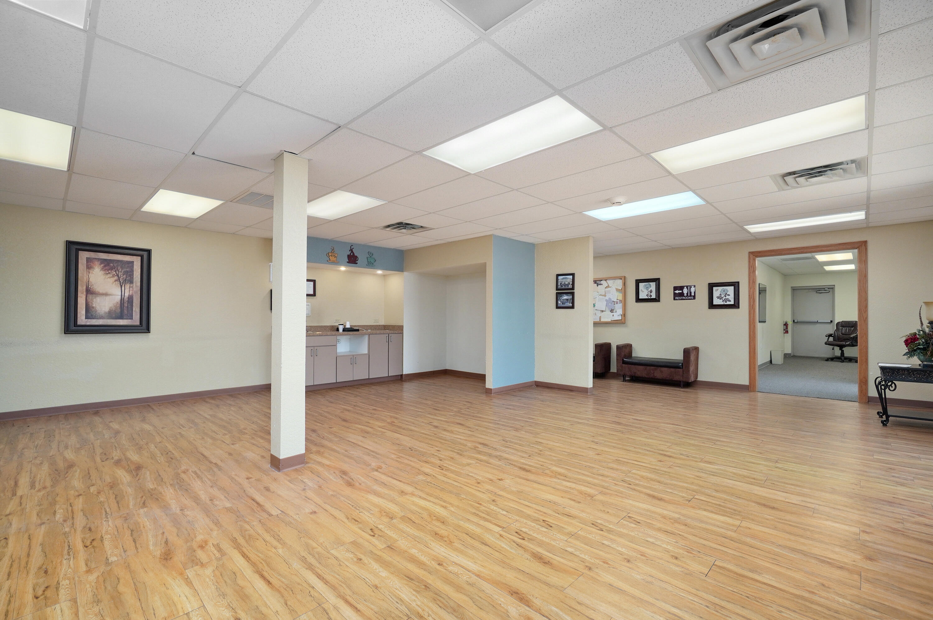 Photo 5 - Commercial Sale for sale – 560 E Mt Vernon Boulevard  Mt Vernon, MO