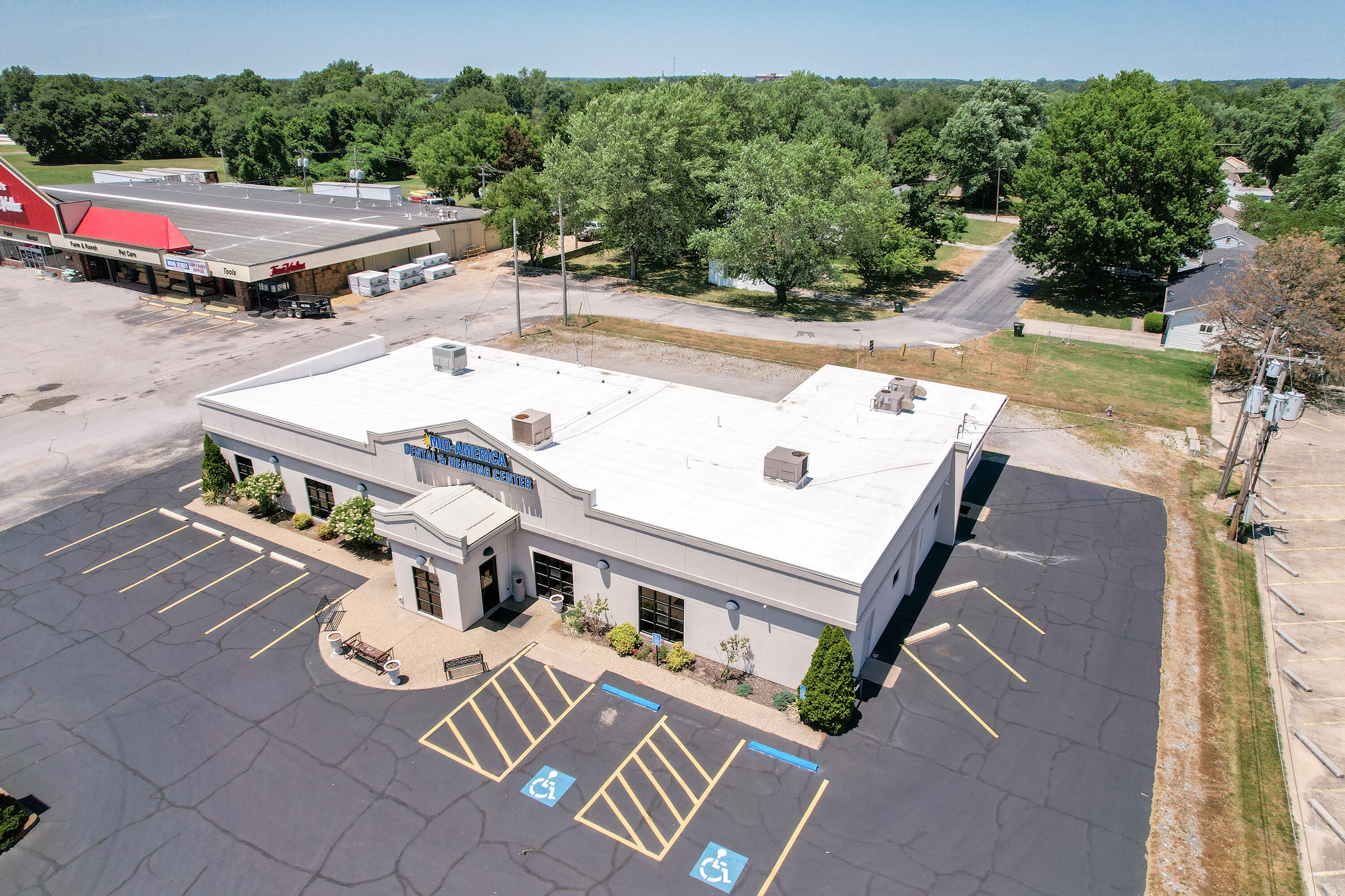 Photo 3 - Commercial Sale for sale – 560 E Mt Vernon Boulevard  Mt Vernon, MO