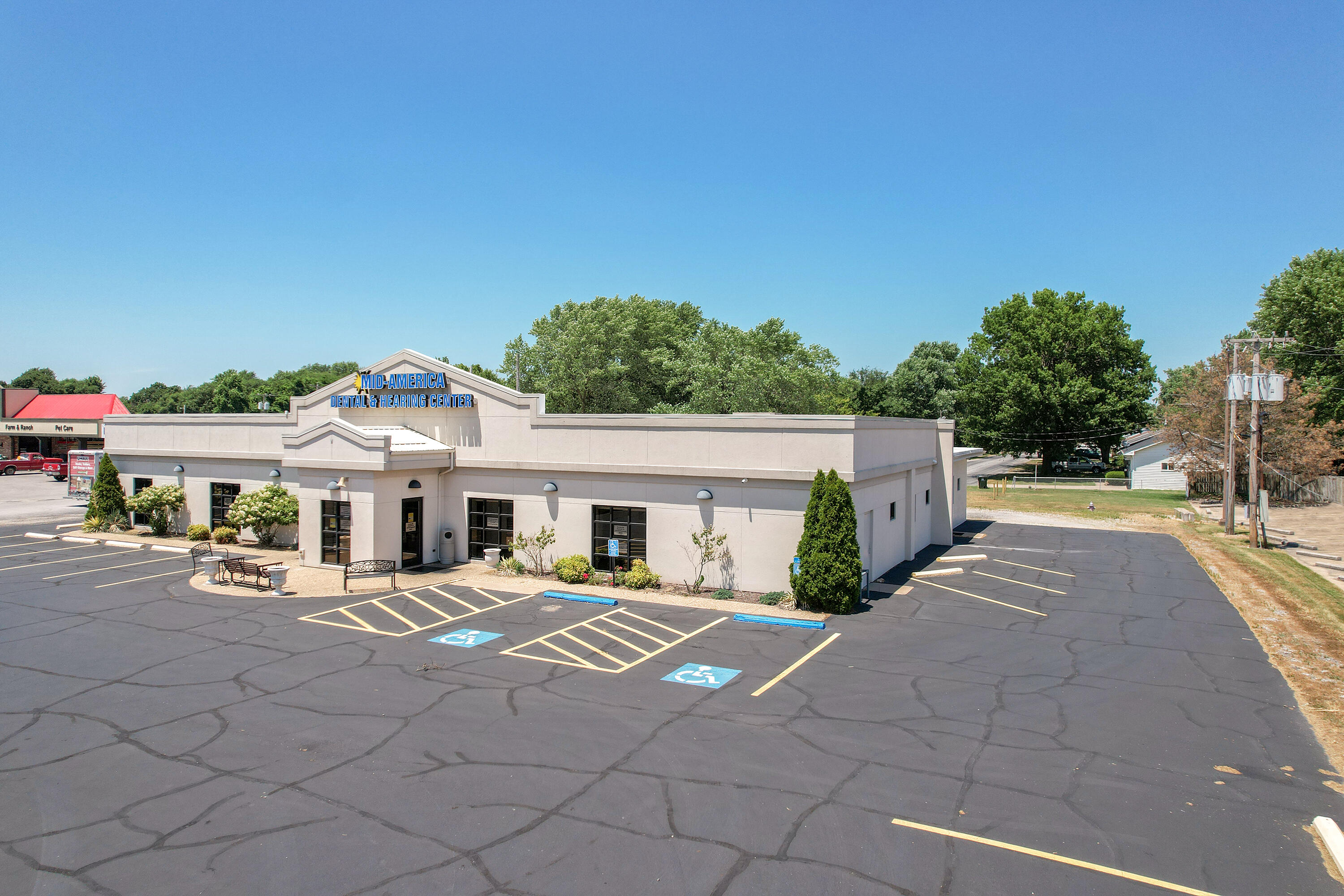 Photo 4 - Commercial Sale for sale – 560 E Mt Vernon Boulevard  Mt Vernon, MO
