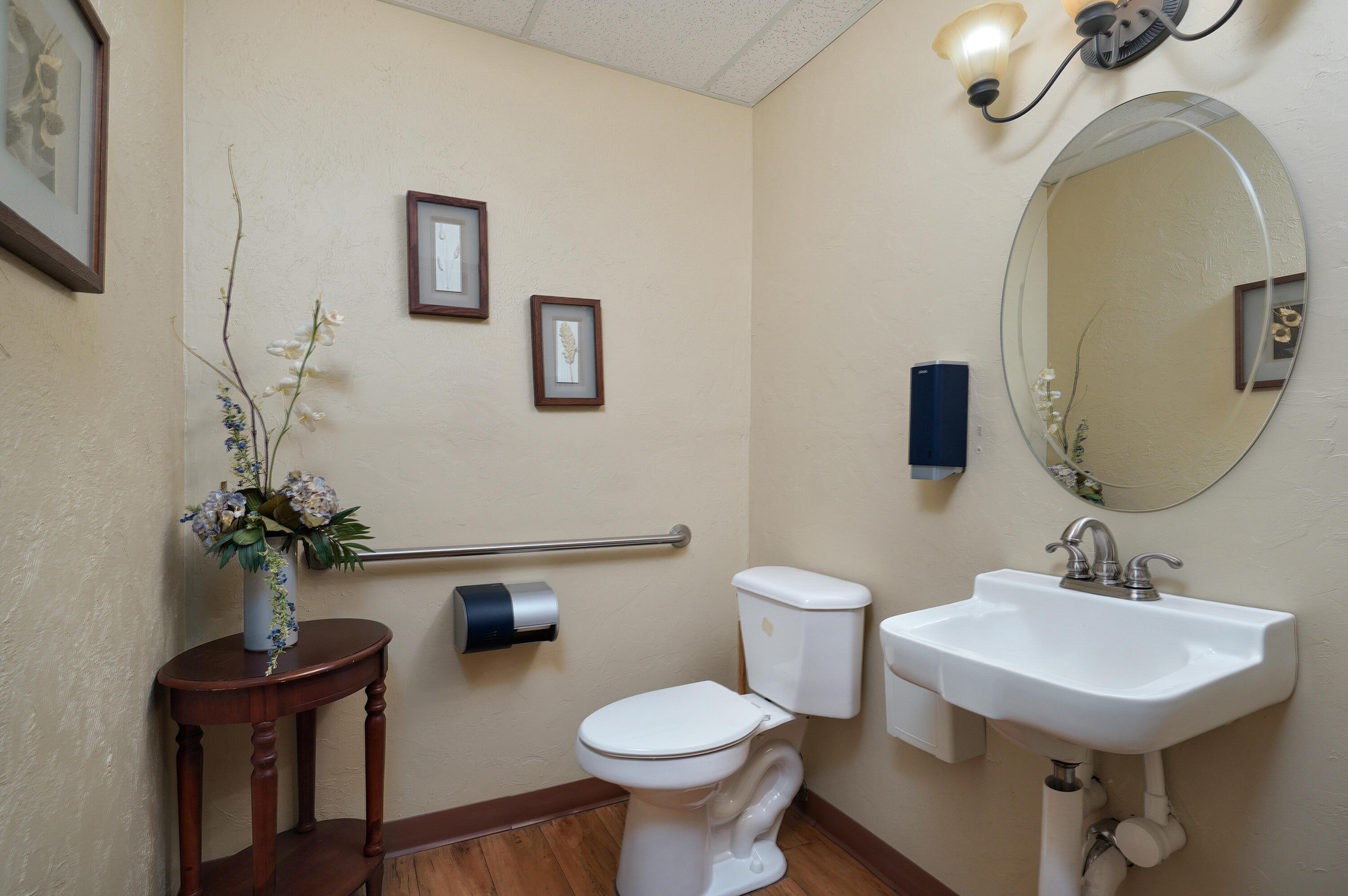 Photo 10 - Commercial Sale for sale – 560 E Mt Vernon Boulevard  Mt Vernon, MO