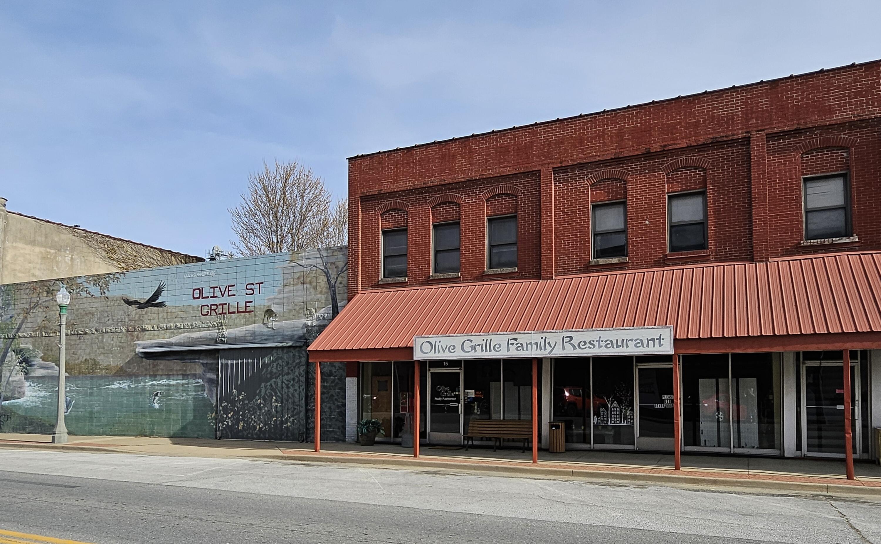 Photo 2 - Commercial Sale for sale – 15 E Olive Street  Aurora, MO