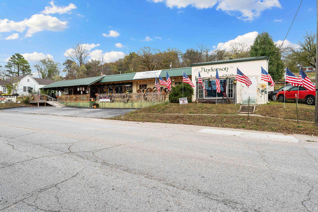 Commercial Sale for sale – 102 N Walnut Street   Anderson, MO