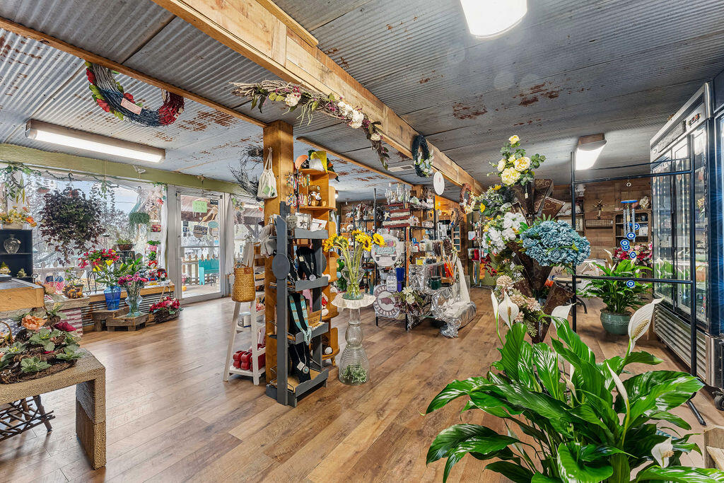 Photo 3 - Commercial Sale for sale – 102 N Walnut Street   Anderson, MO