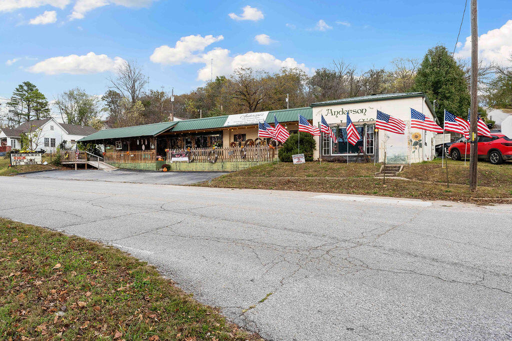 Photo 10 - Commercial Sale for sale – 102 N Walnut Street   Anderson, MO