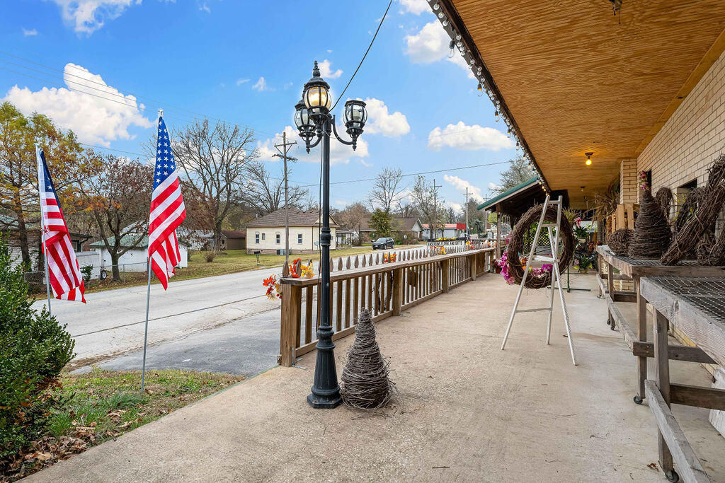 Photo 4 - Commercial Sale for sale – 102 N Walnut Street   Anderson, MO