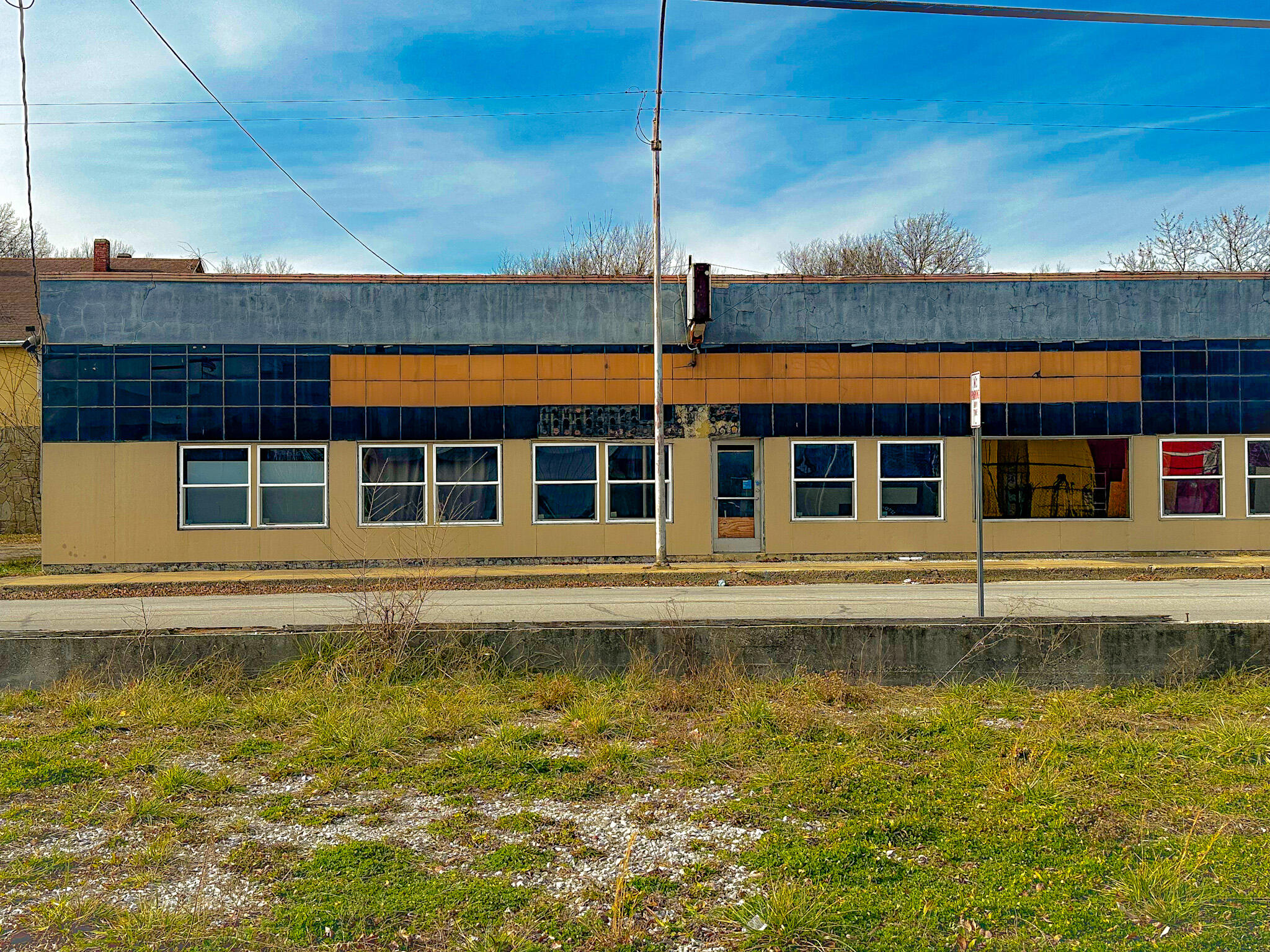 Photo 3 - Commercial Sale for sale – 308 N College Street  Neosho, MO