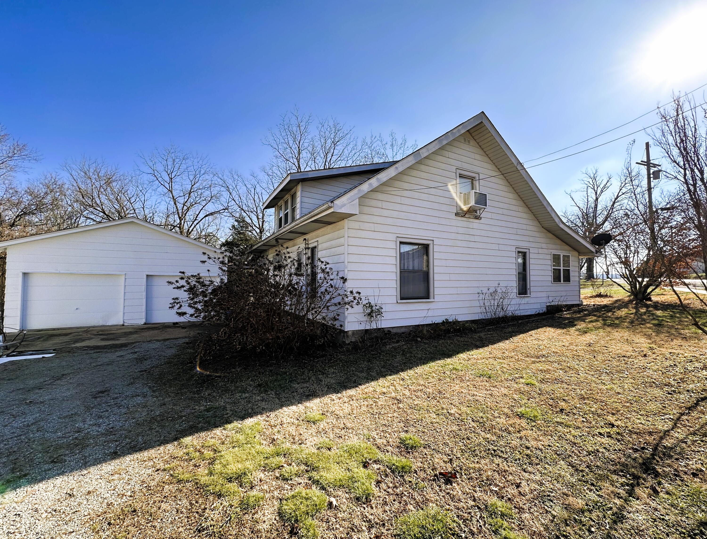 Photo 3 - Residential for sale – 401 N Pine Street  Mountain View, MO