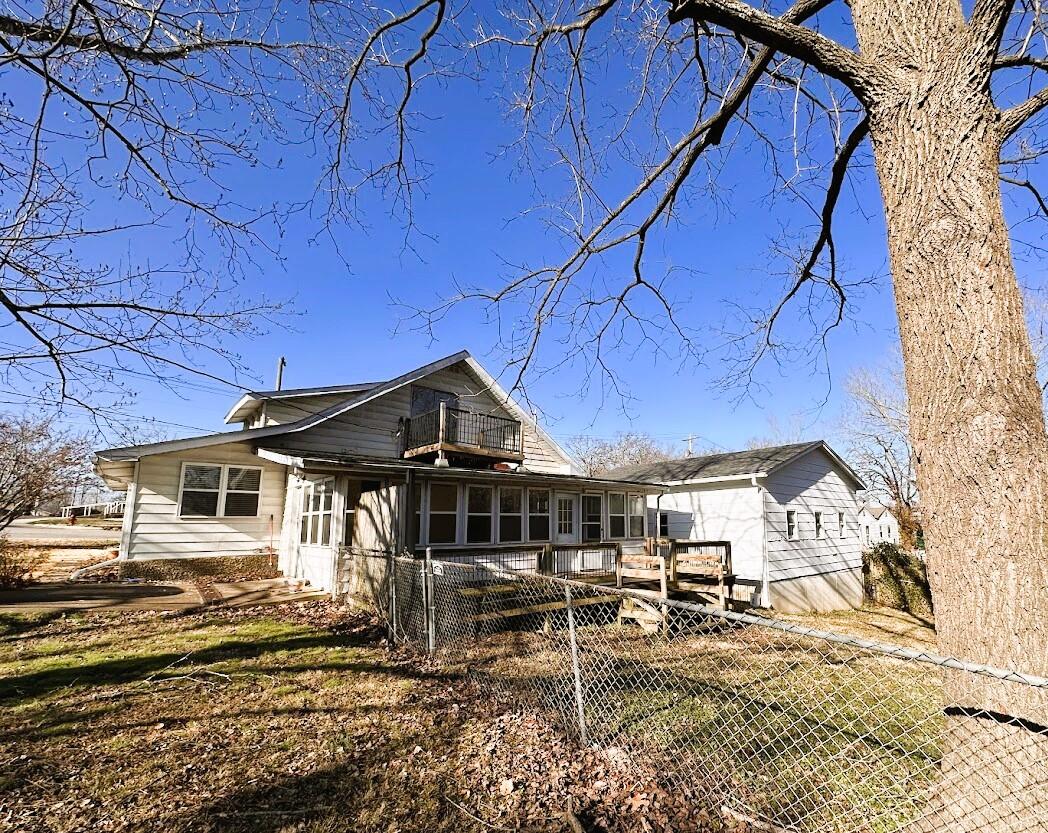 Photo 2 - Residential for sale – 401 N Pine Street  Mountain View, MO