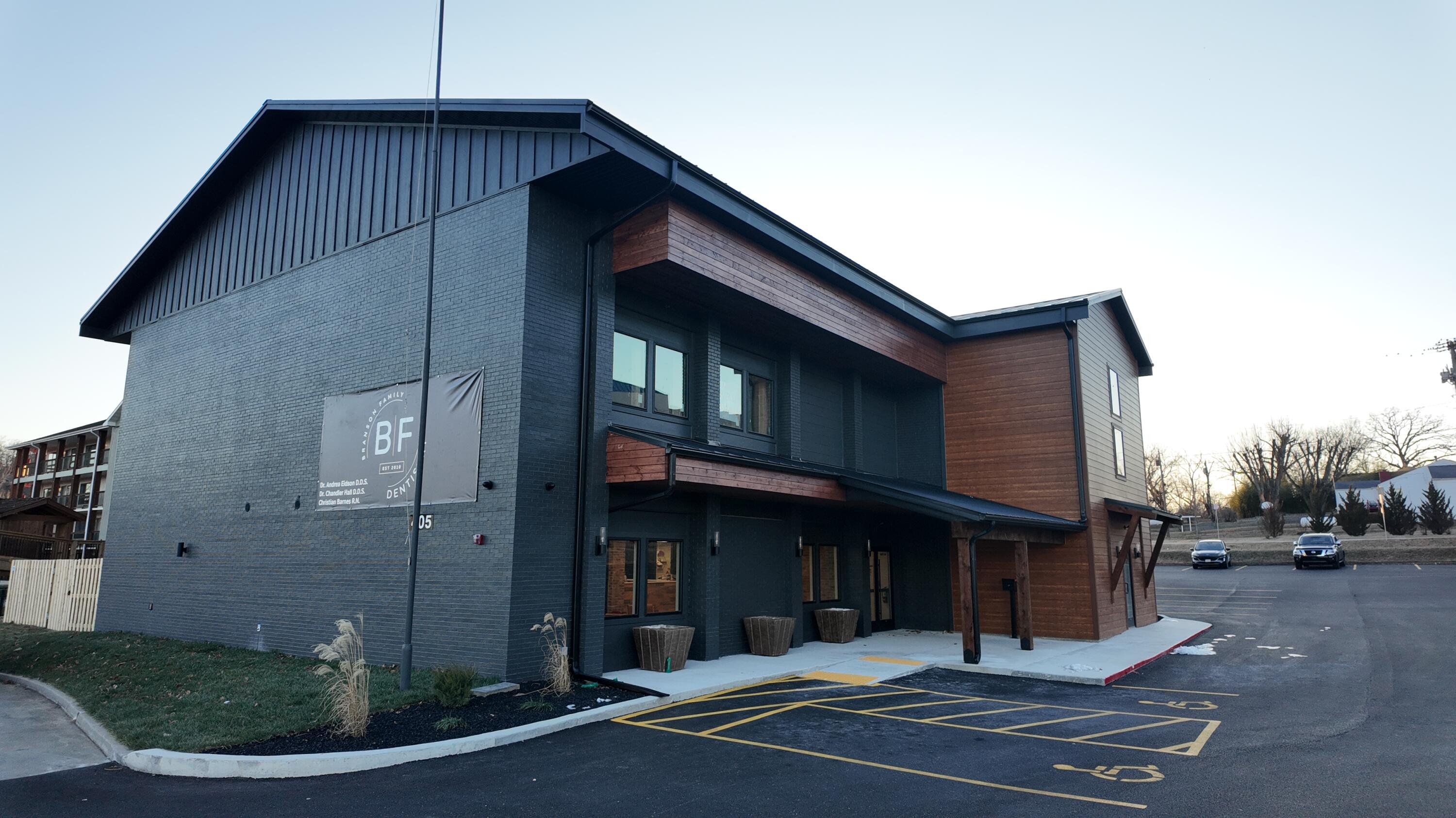 Photo 3 - Commercial Lease for sale – 405  Veterans Boulevard  Branson, MO