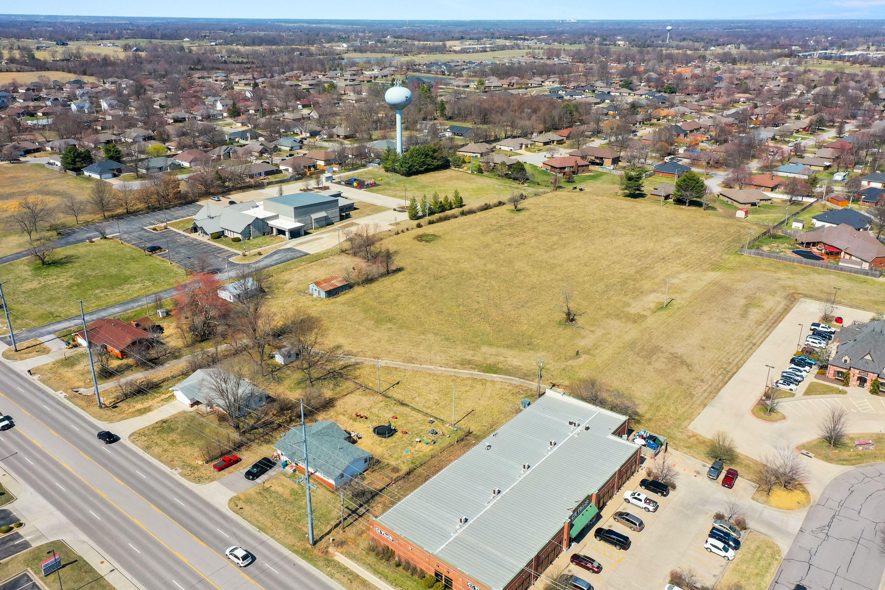 Photo 3 - Commercial Sale for sale – 903-907 W Mt. Vernon Street  Nixa, MO