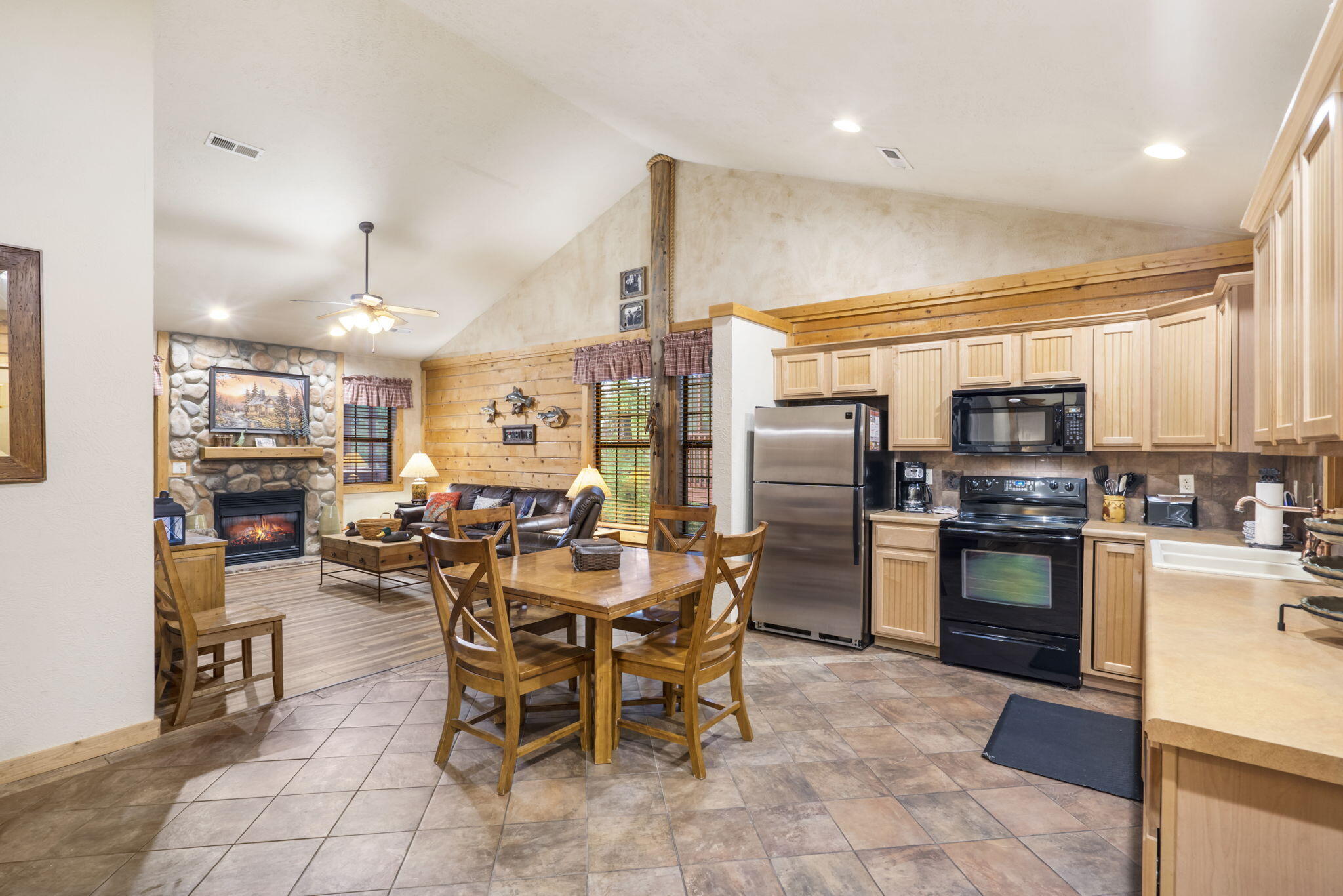 Photo 4 - Residential for sale – 135  Rock Candy Lane   Branson, MO