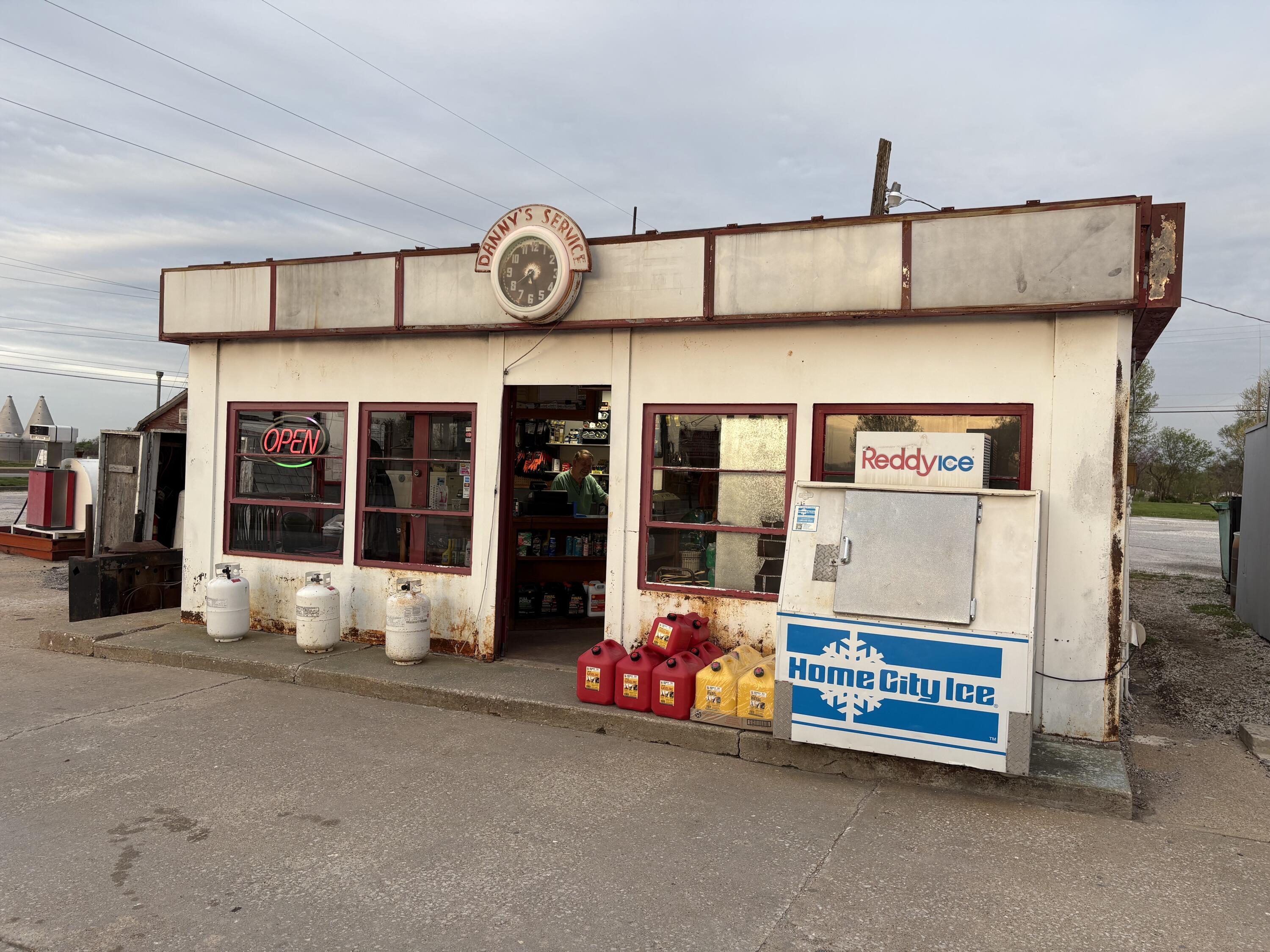 Photo 4 - Commercial Sale for sale – 3505 W Division   Springfield, MO