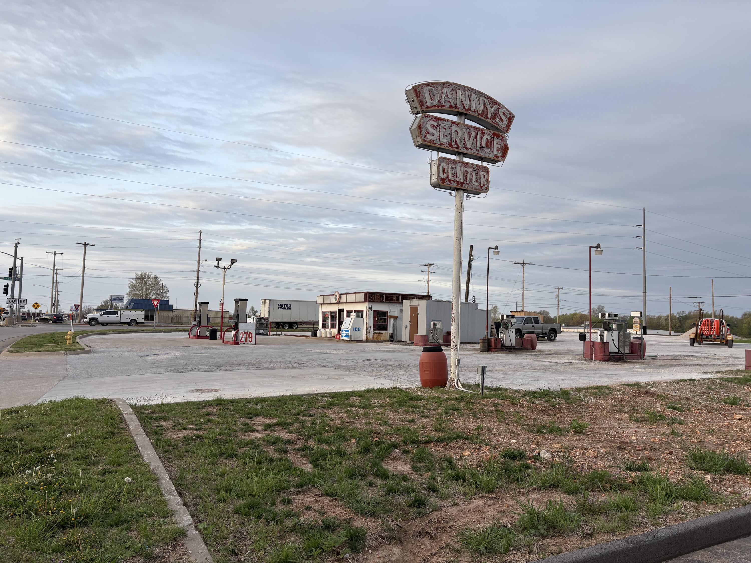 Commercial Sale for sale – 3505 W Division   Springfield, MO