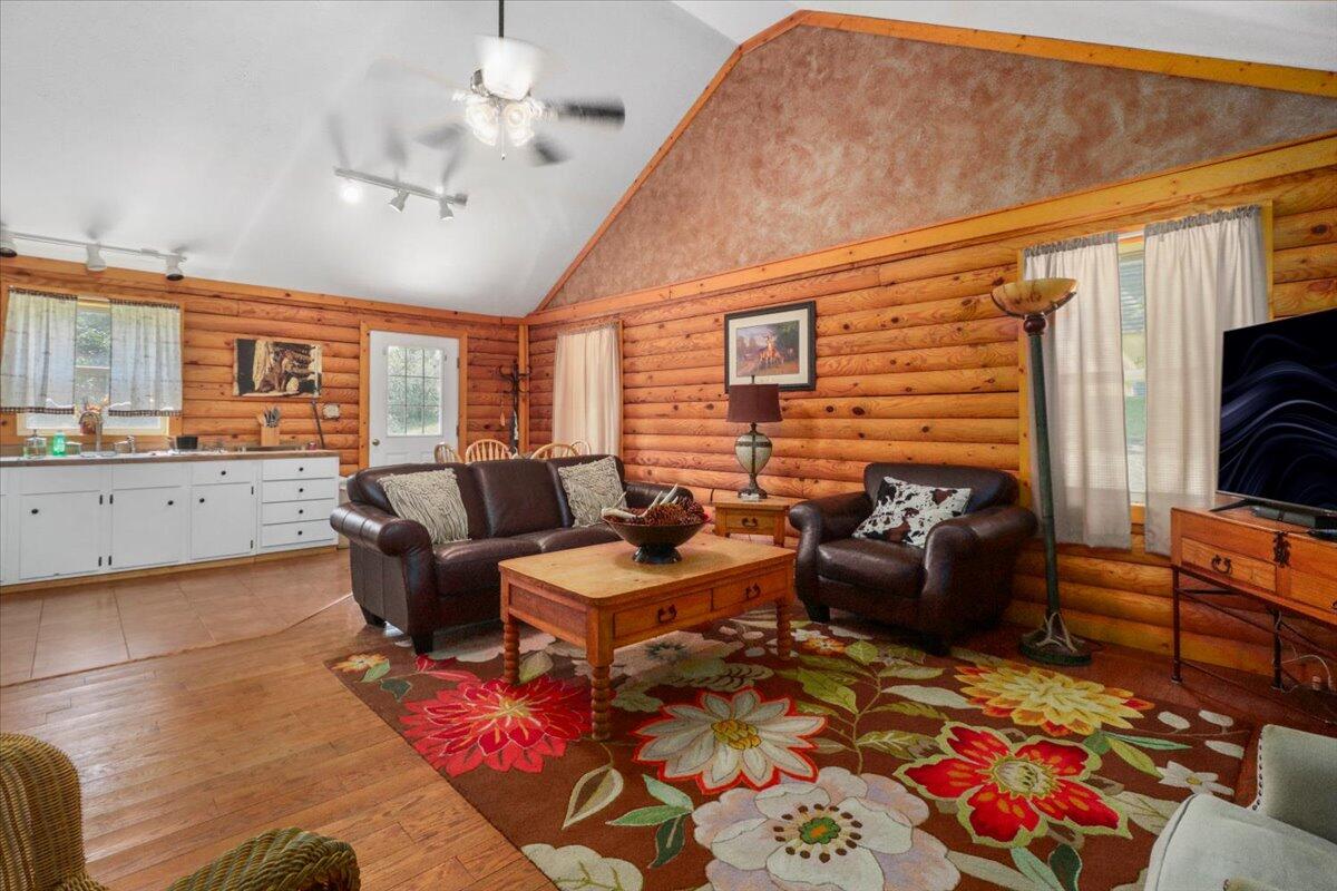Photo 4 - Residential for sale – 1300  County Road 113   Alton, MO