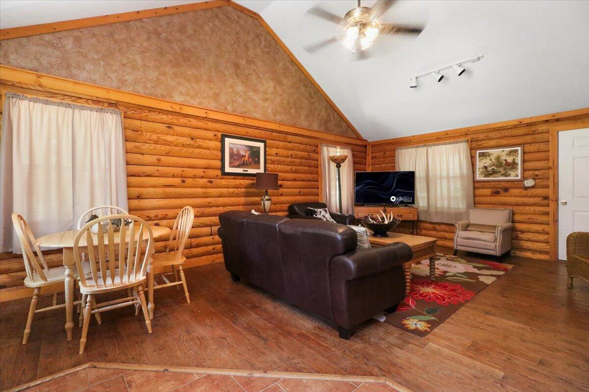 Photo 3 - Residential for sale – 1300  County Road 113   Alton, MO