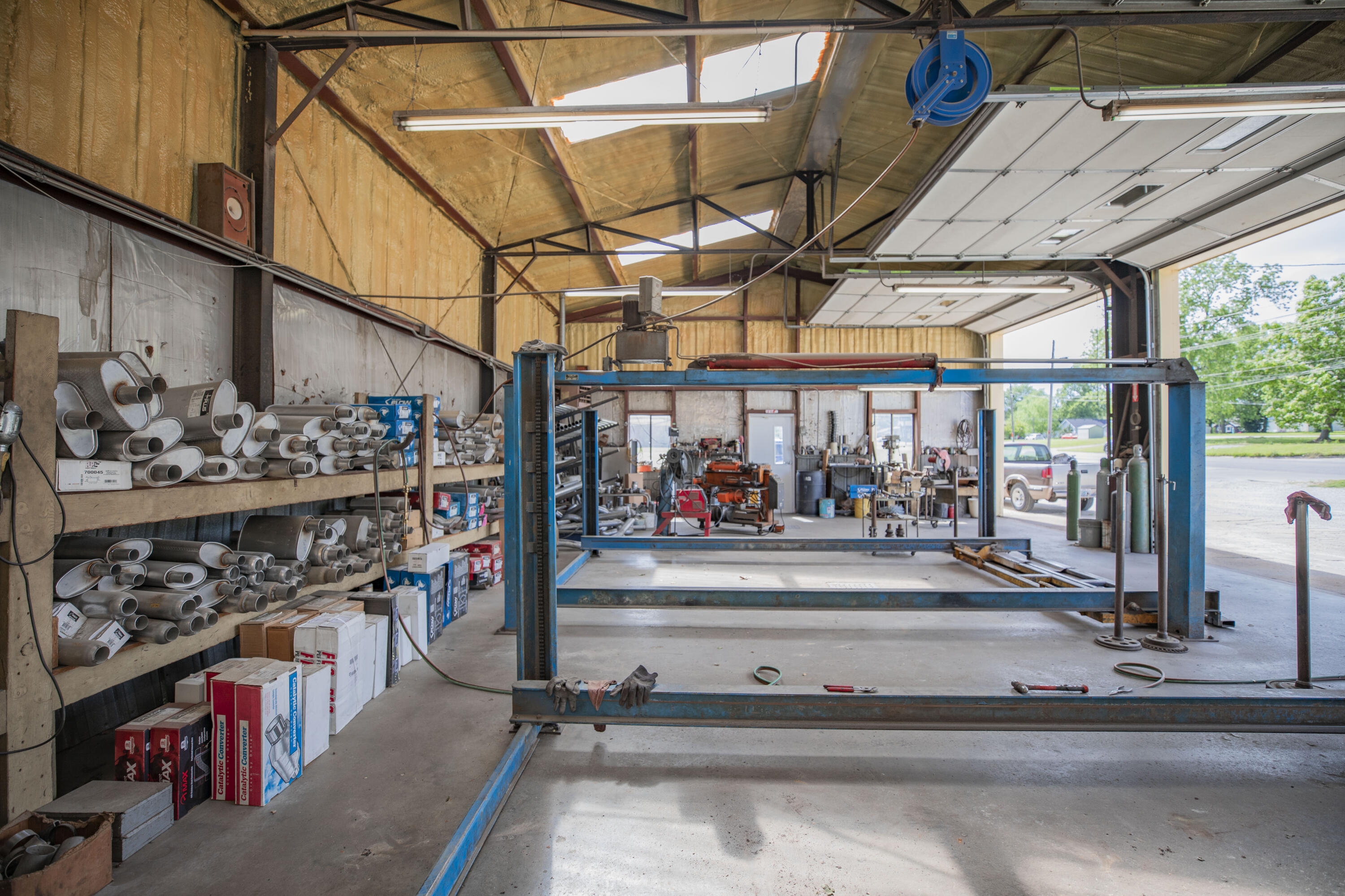 Photo 10 - Commercial Sale for sale – 1114 W Broadway Street  Bolivar, MO