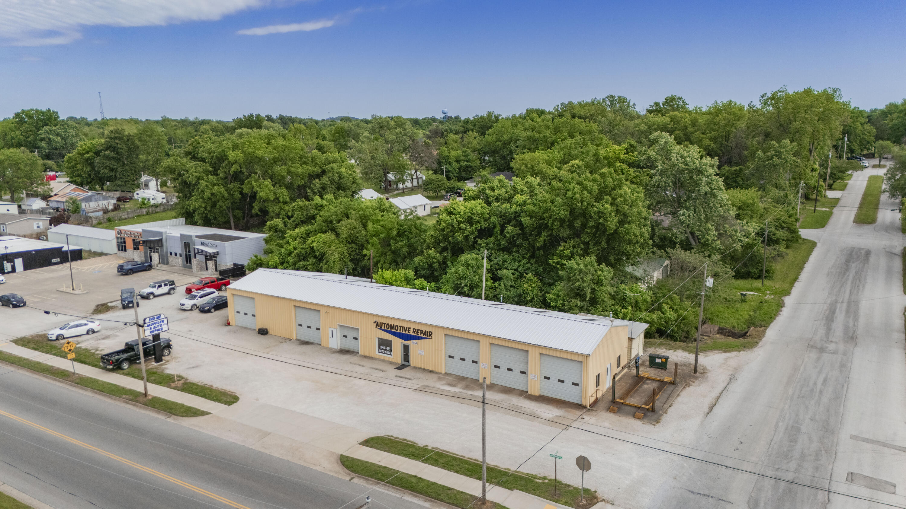 Photo 3 - Commercial Sale for sale – 1114 W Broadway Street  Bolivar, MO