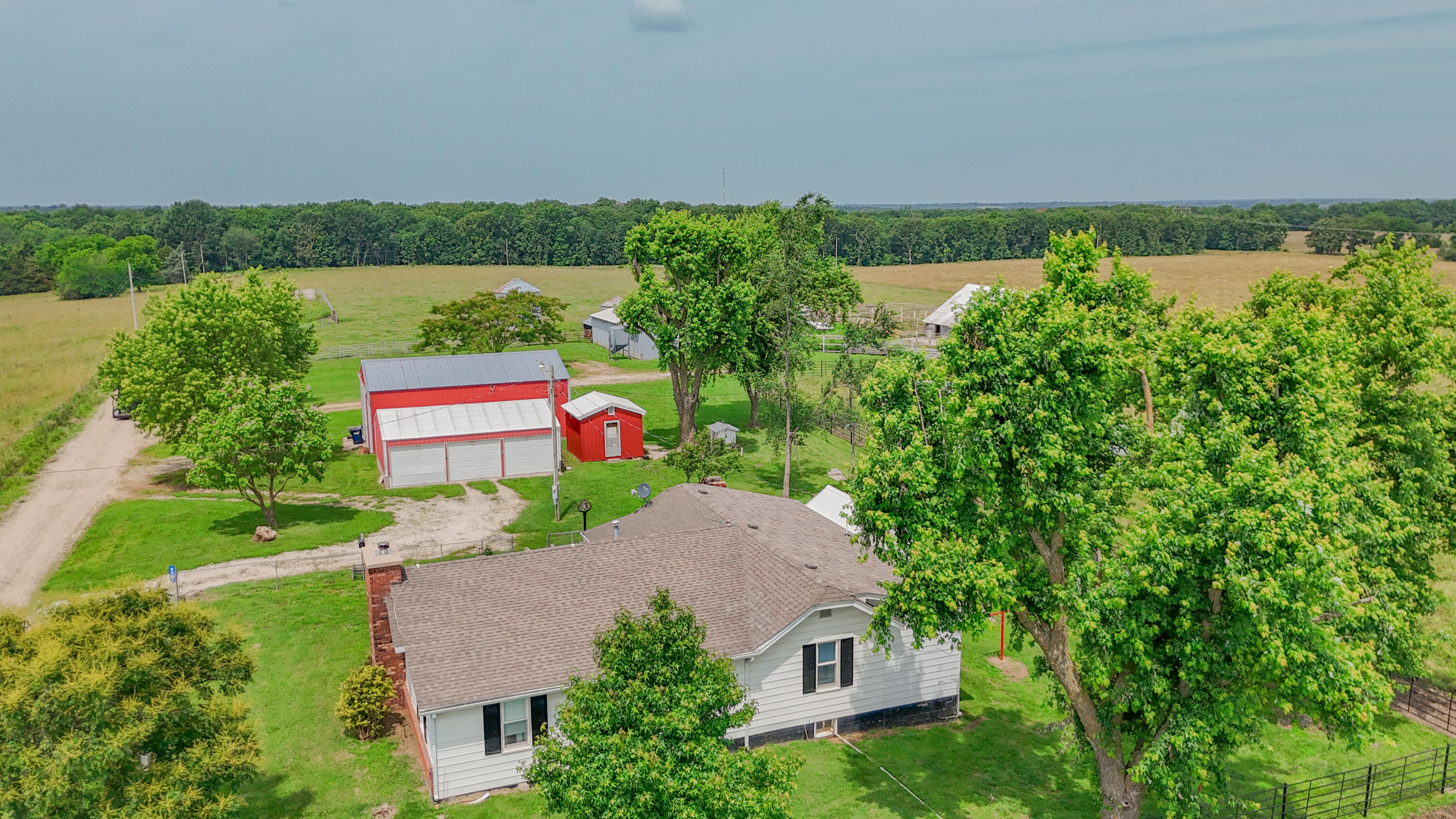 Farm for sale – 9661 E 1070   Stockton, MO