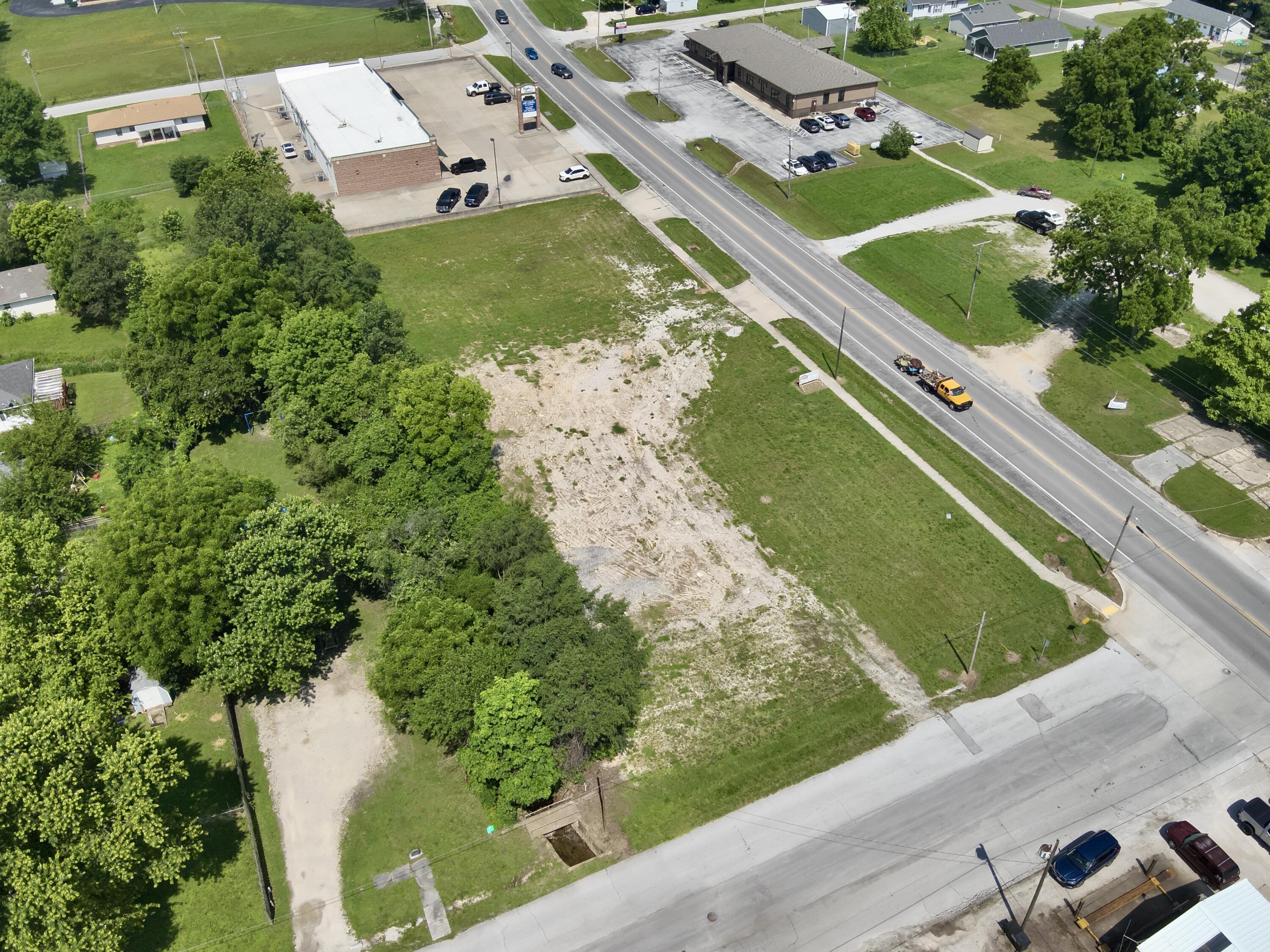 Photo 6 - Land for sale – 1302 W Broadway   Bolivar, MO