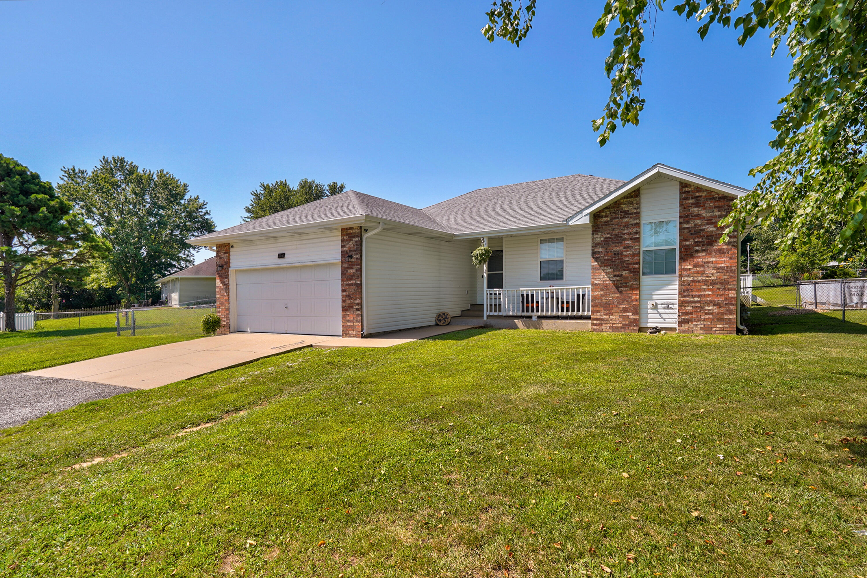 Photo 3 - Residential for sale – 405  Lynn Drive  Clever, MO