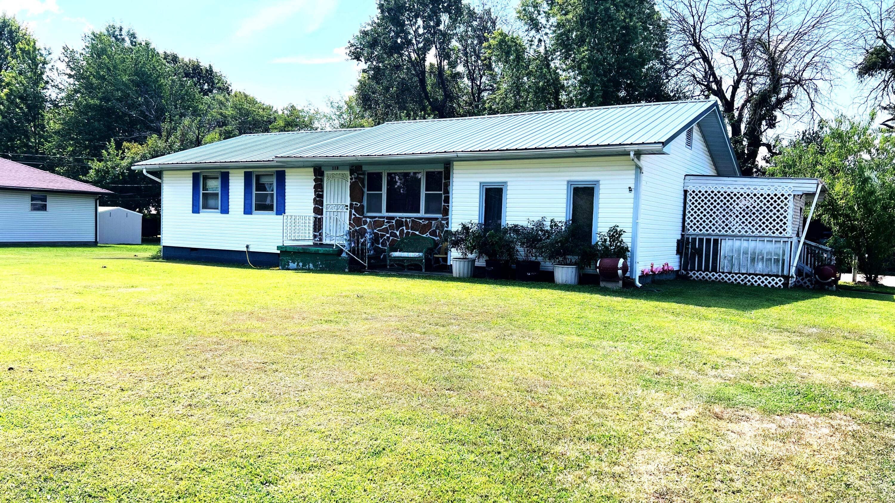 Photo 2 - Residential for sale – 113  Circle Drive  Monett, MO