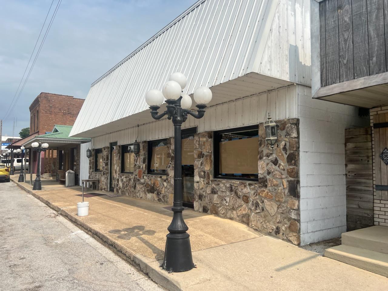Commercial Sale for sale – 233  Main   Mammoth Spring, AR