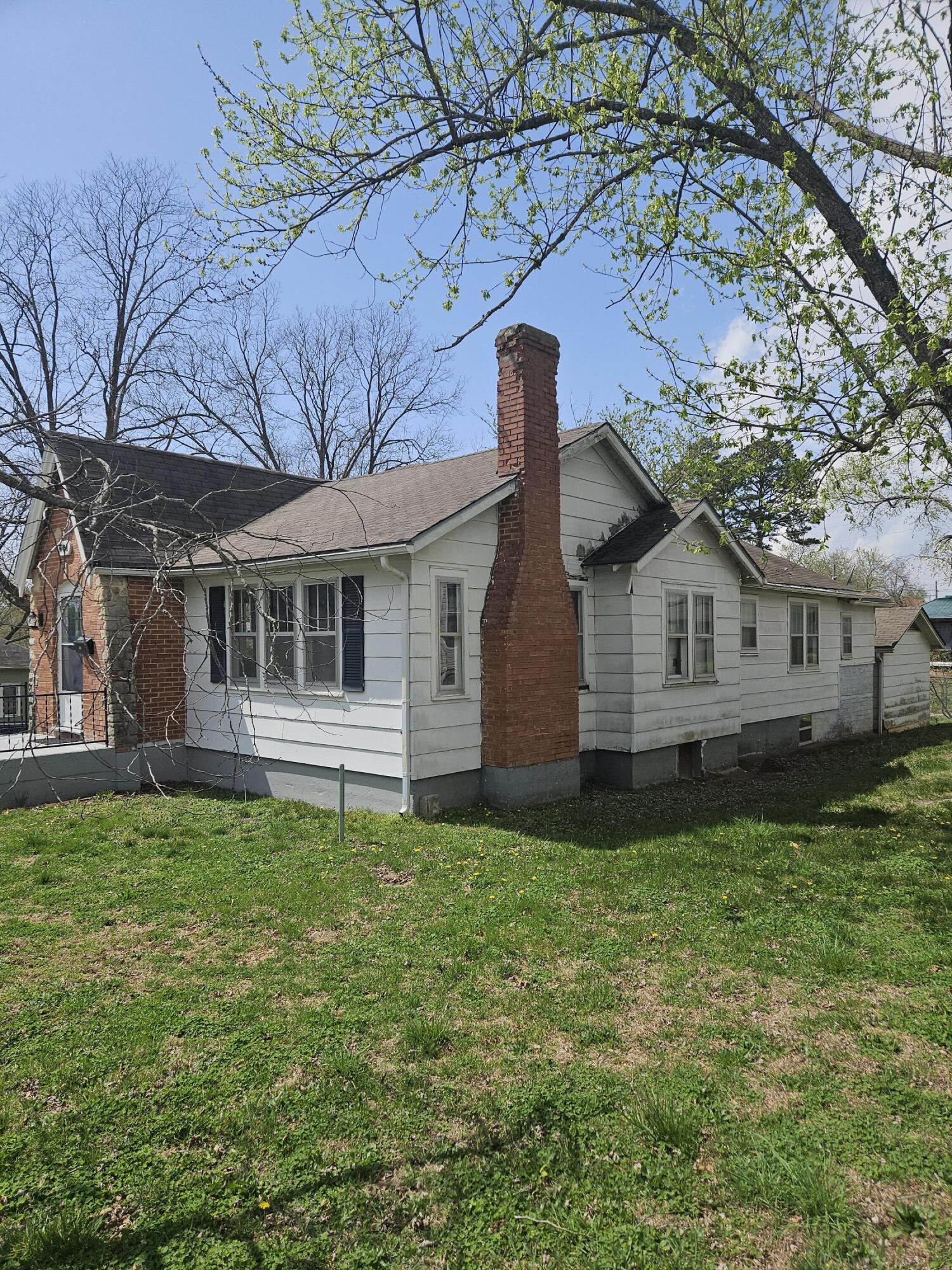Photo 4 - Residential for sale – 601 N Harris Street  Willow Springs, MO