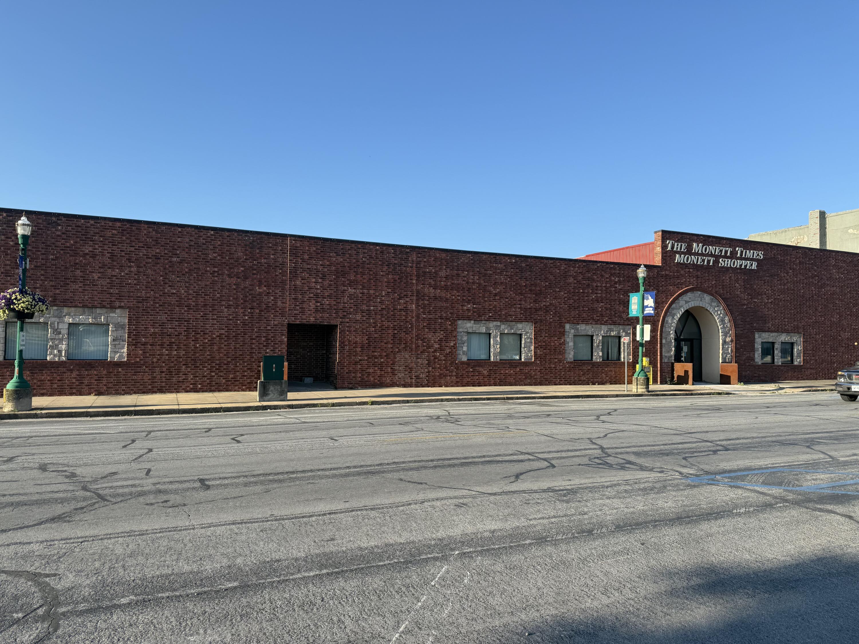 Photo 4 - Commercial Sale for sale – 505 E Broadway Street  Monett, MO