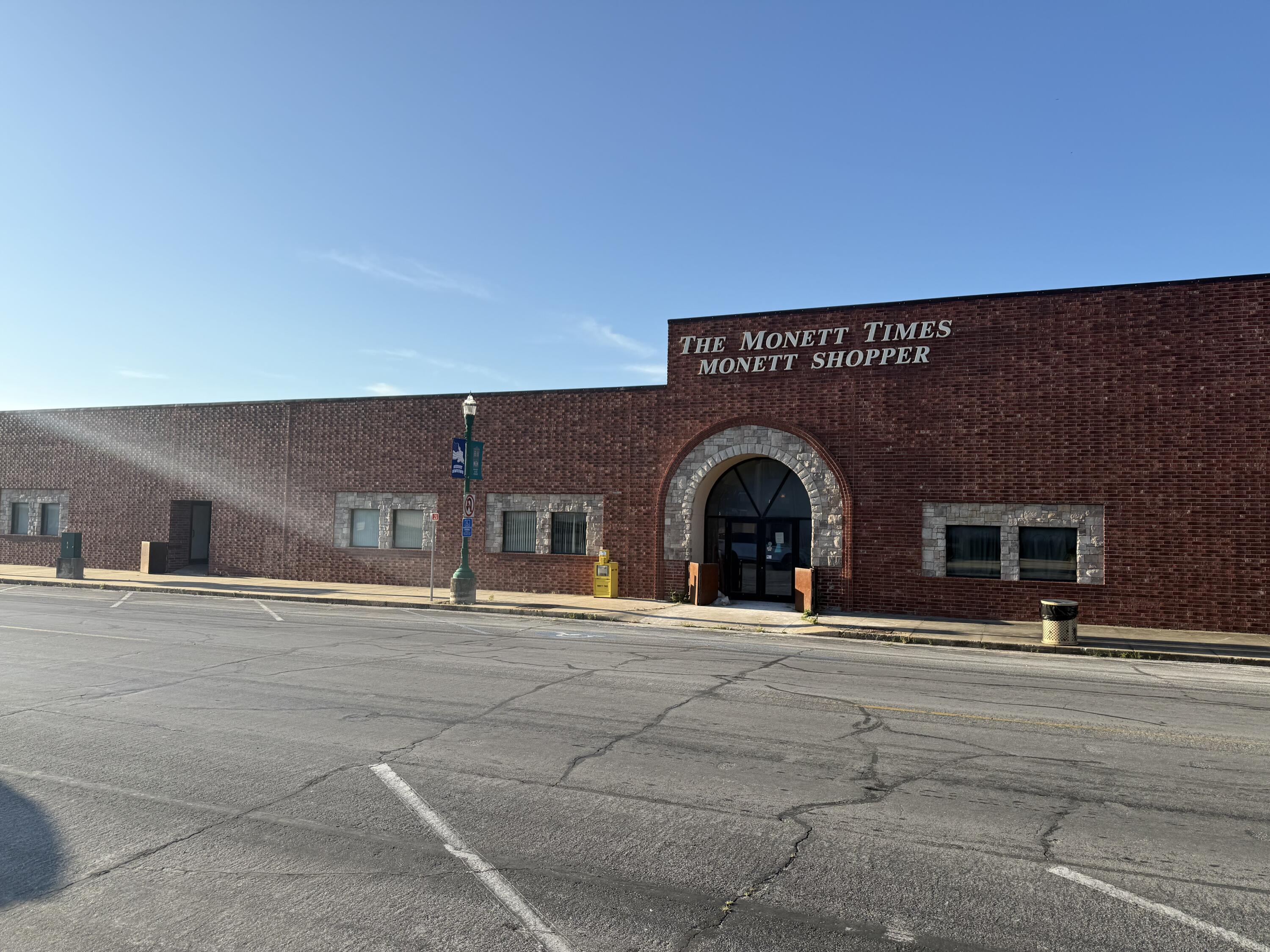 Photo 2 - Commercial Sale for sale – 505 E Broadway Street  Monett, MO