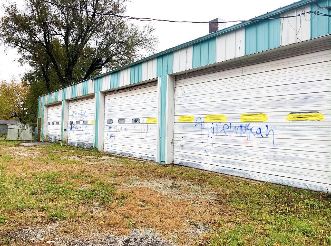 Photo 2 - Commercial Sale for sale – 1640 E Florida Street  Springfield, MO