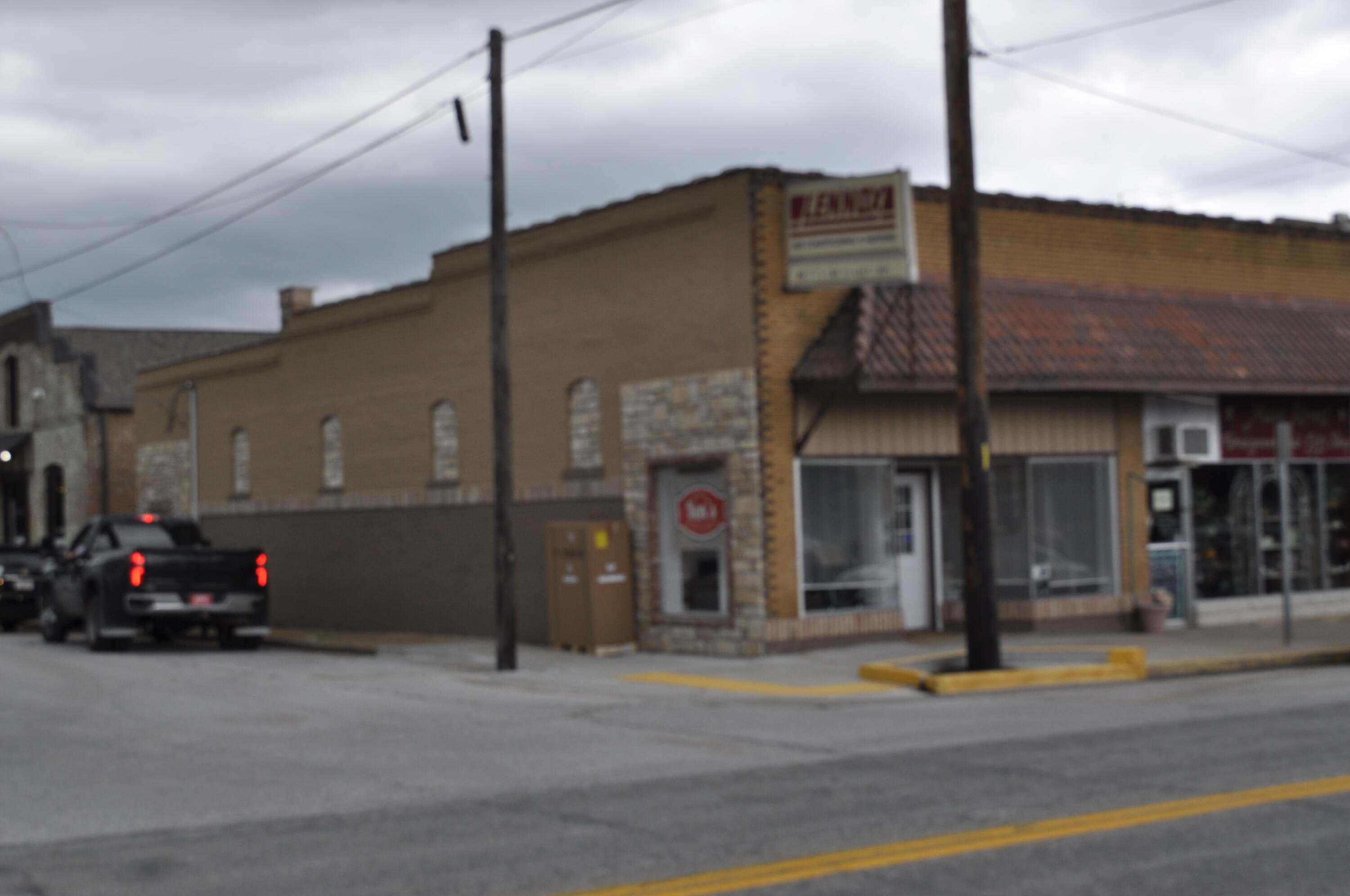 Photo 2 - Commercial Sale for sale – 120 N Main   Bolivar, MO