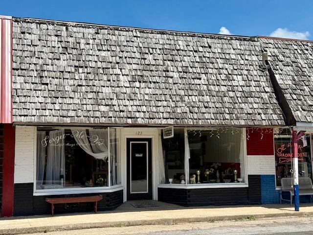 Photo 2 - Commercial Sale for sale – 123  North Oak Street   Mountain View, MO