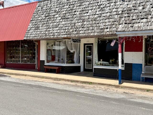 Commercial Sale for sale – 123 North Oak Street Mountain View, MO