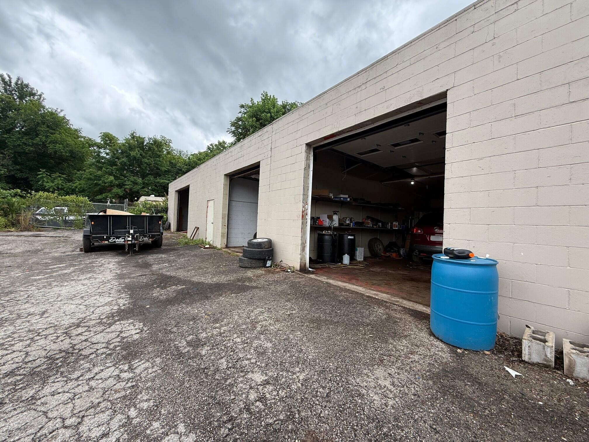 Photo 2 - Commercial Sale for sale – 103  Vine   Thayer, MO