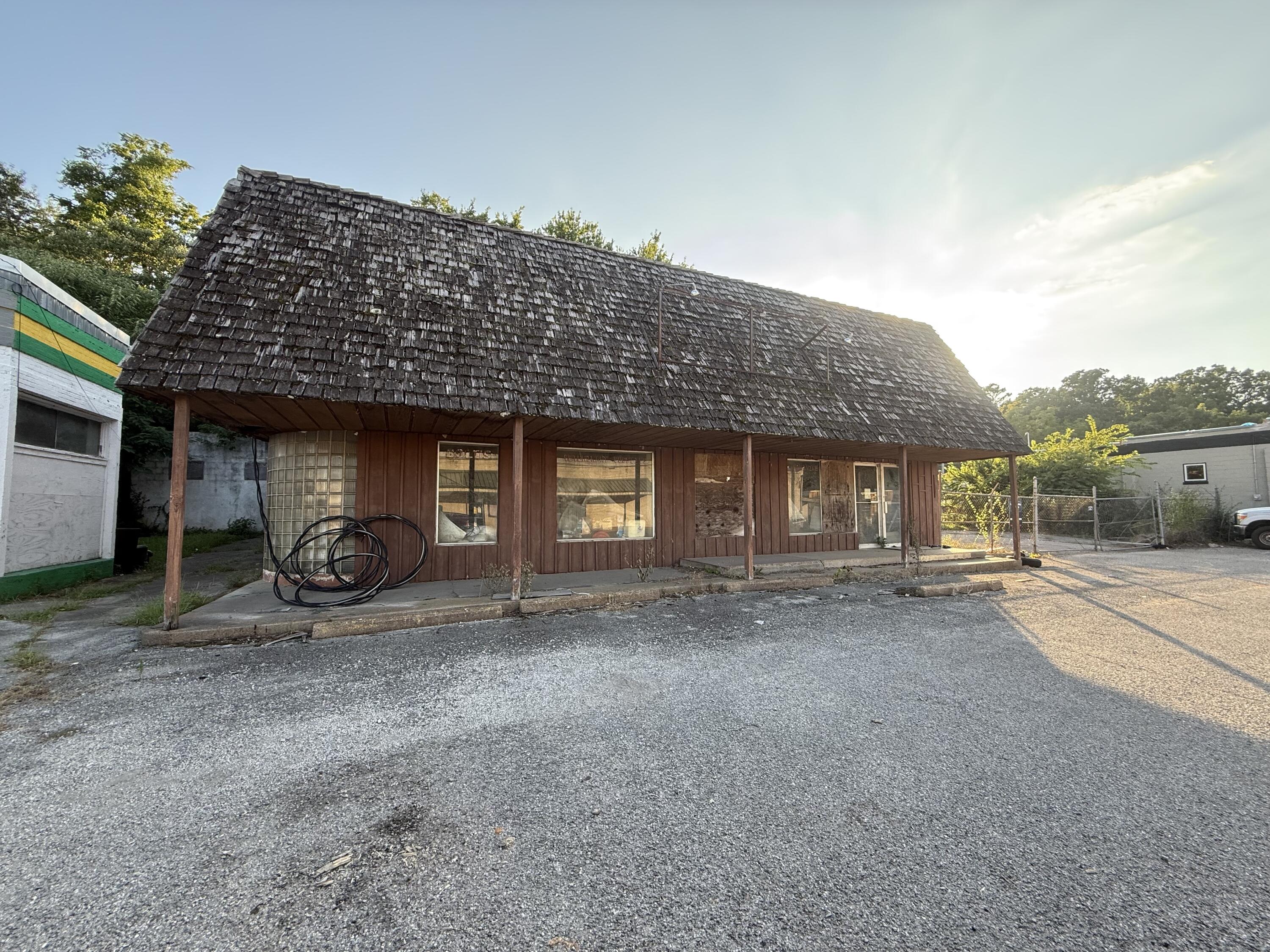 Photo 13 - Commercial Sale for sale – 103  Vine   Thayer, MO