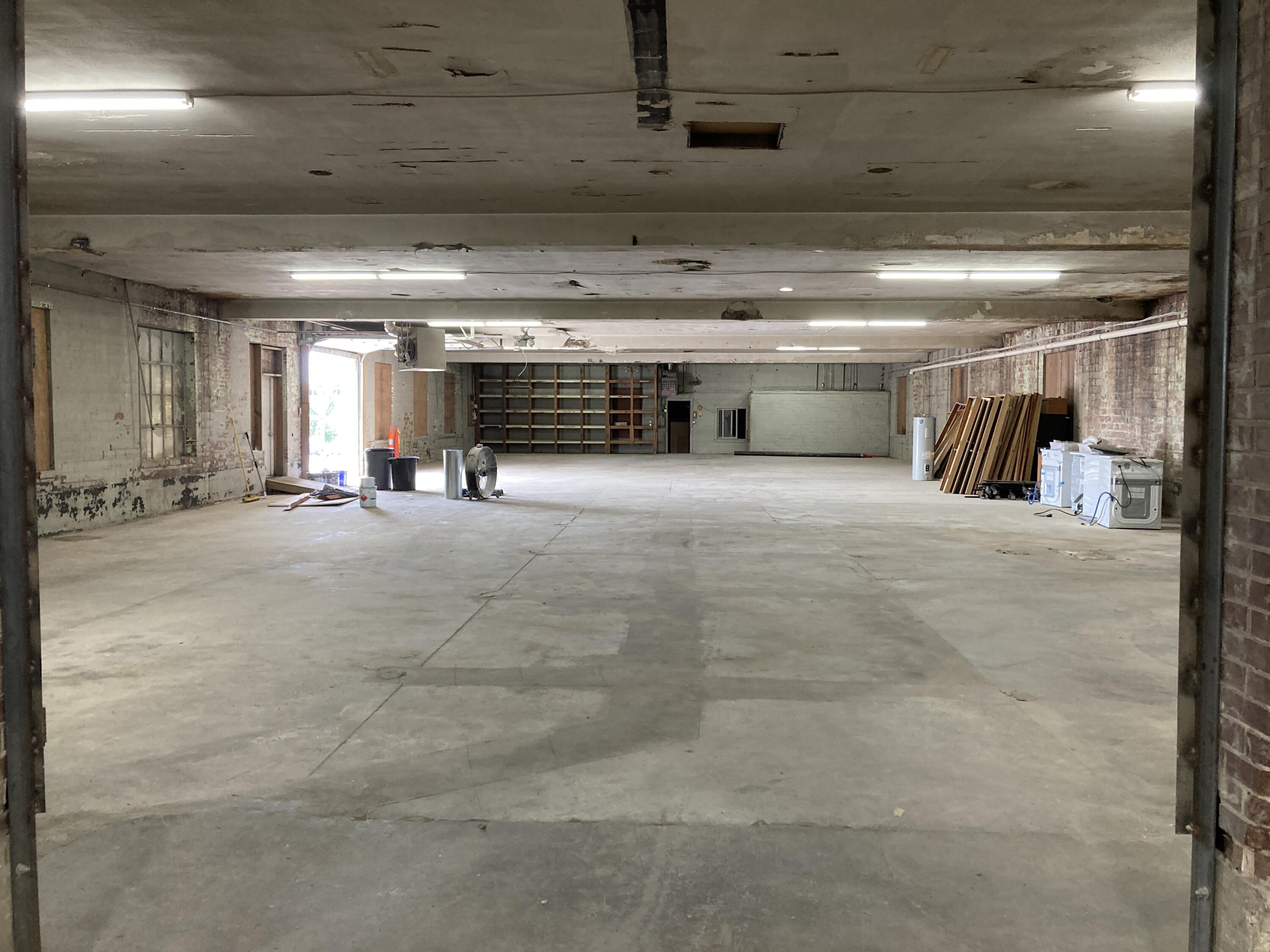 Photo 3 - Commercial Lease for sale – 524 W College Street  Springfield, MO