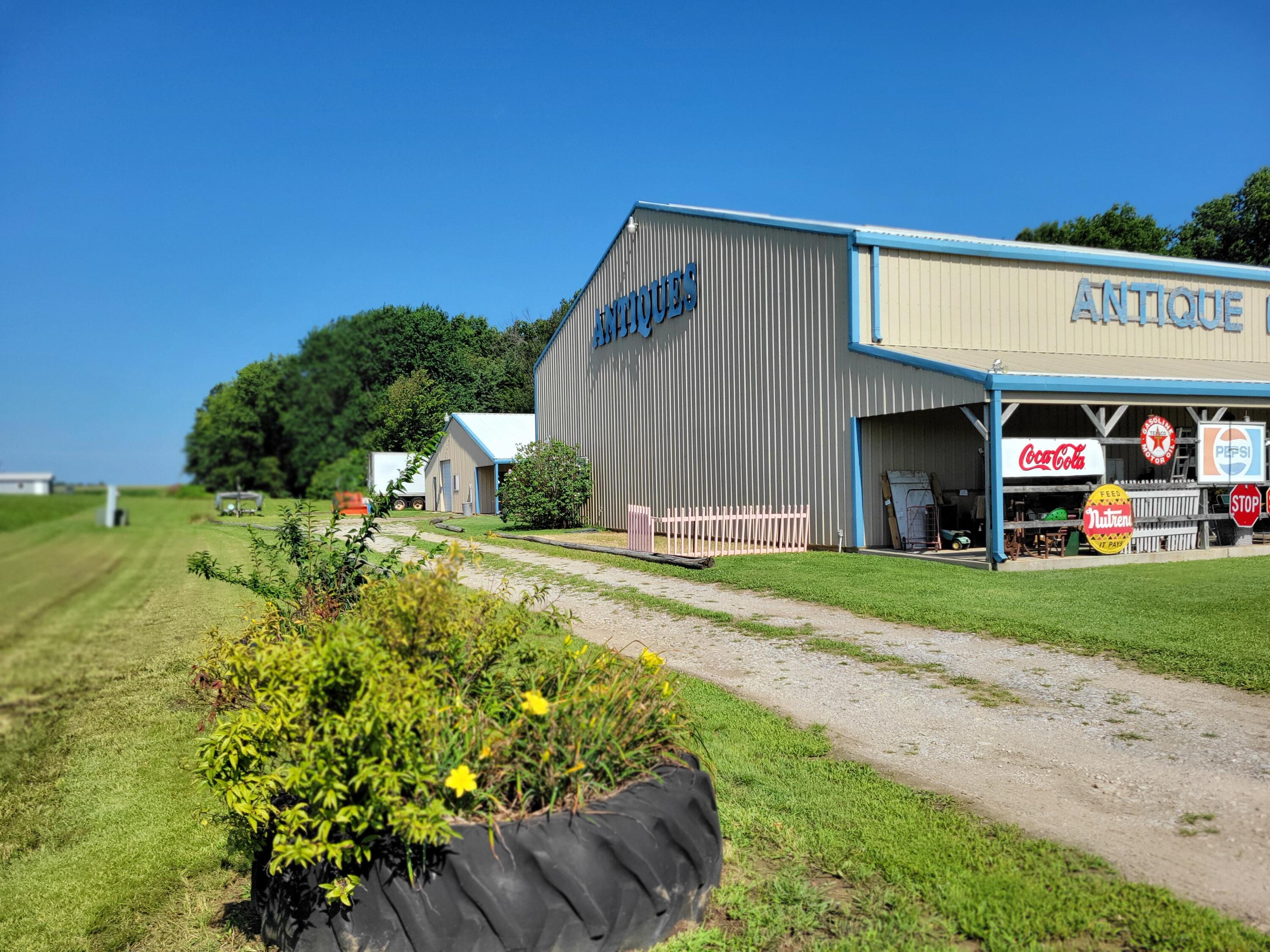 Photo 8 - Commercial Sale for sale – 13 SW 1st Lane  Lamar, MO