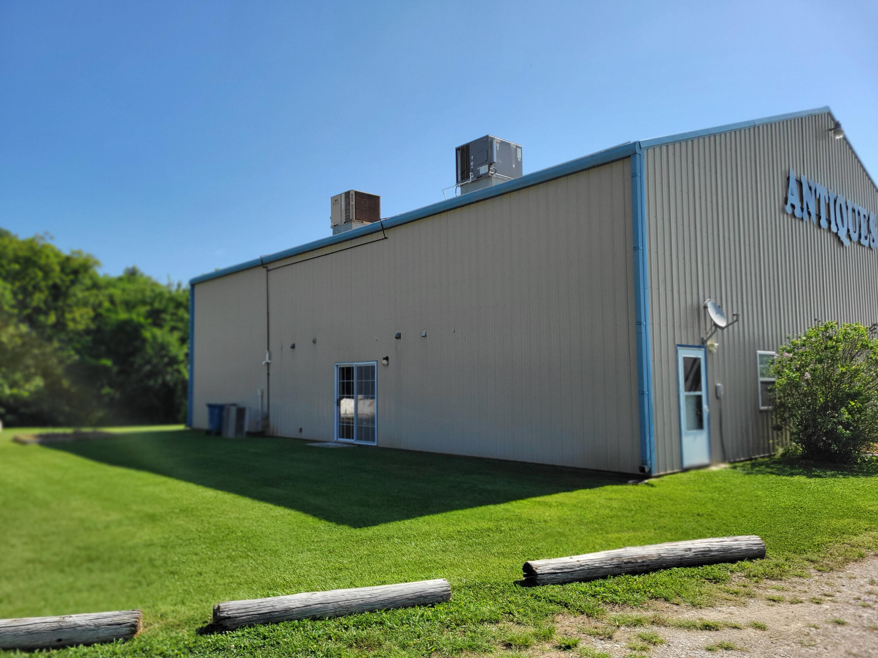 Photo 9 - Commercial Sale for sale – 13 SW 1st Lane  Lamar, MO