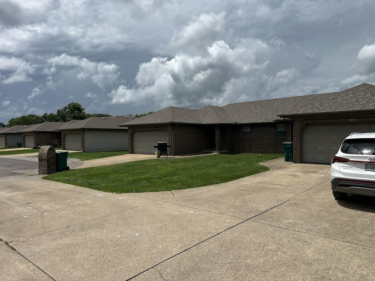 Photo 3 - Residential for sale – 1000-1011 E 15th Street  Mountain Grove, MO
