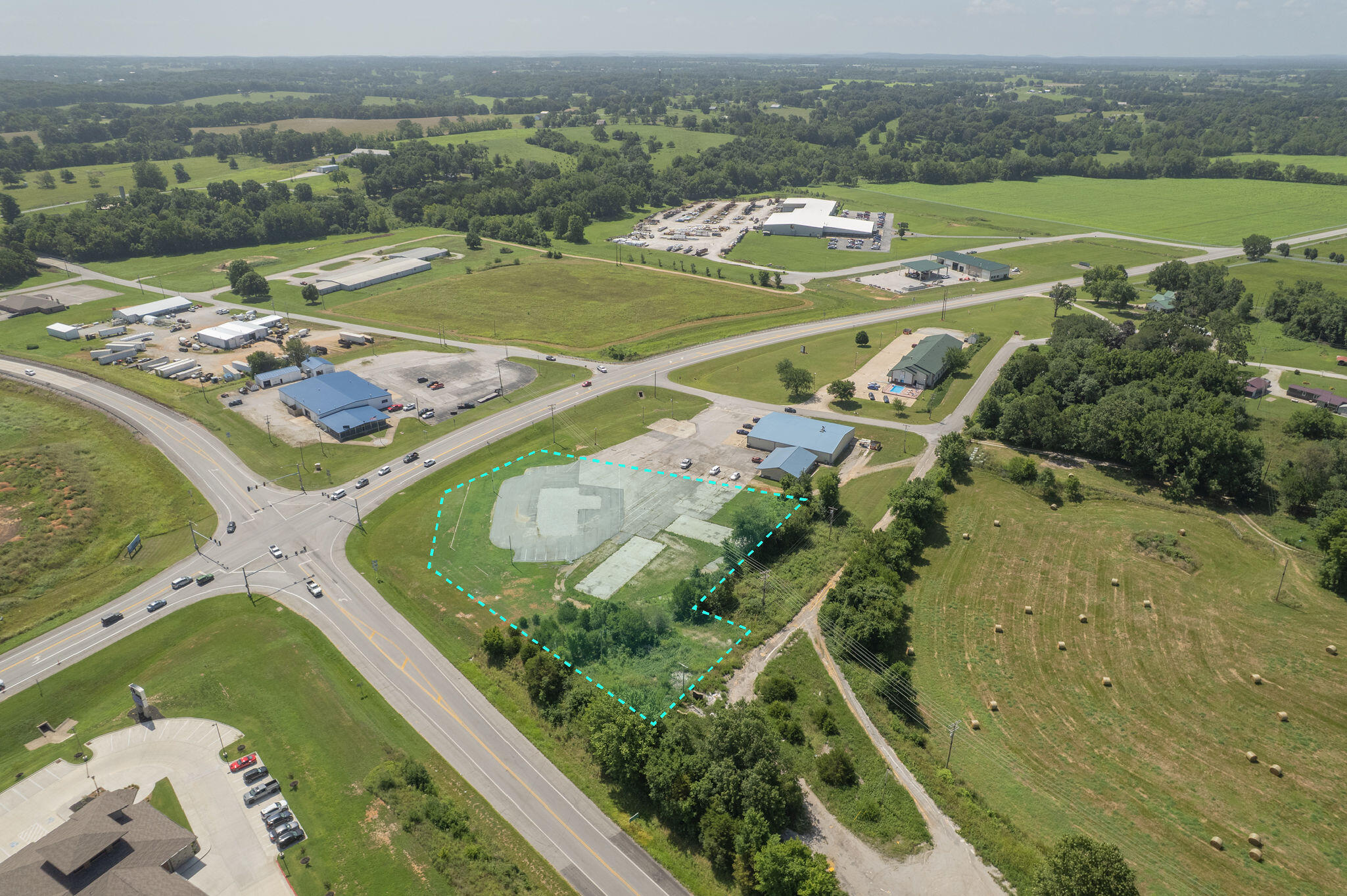 Photo 2 - Land for sale – 000 S Highway 37   Cassville, MO