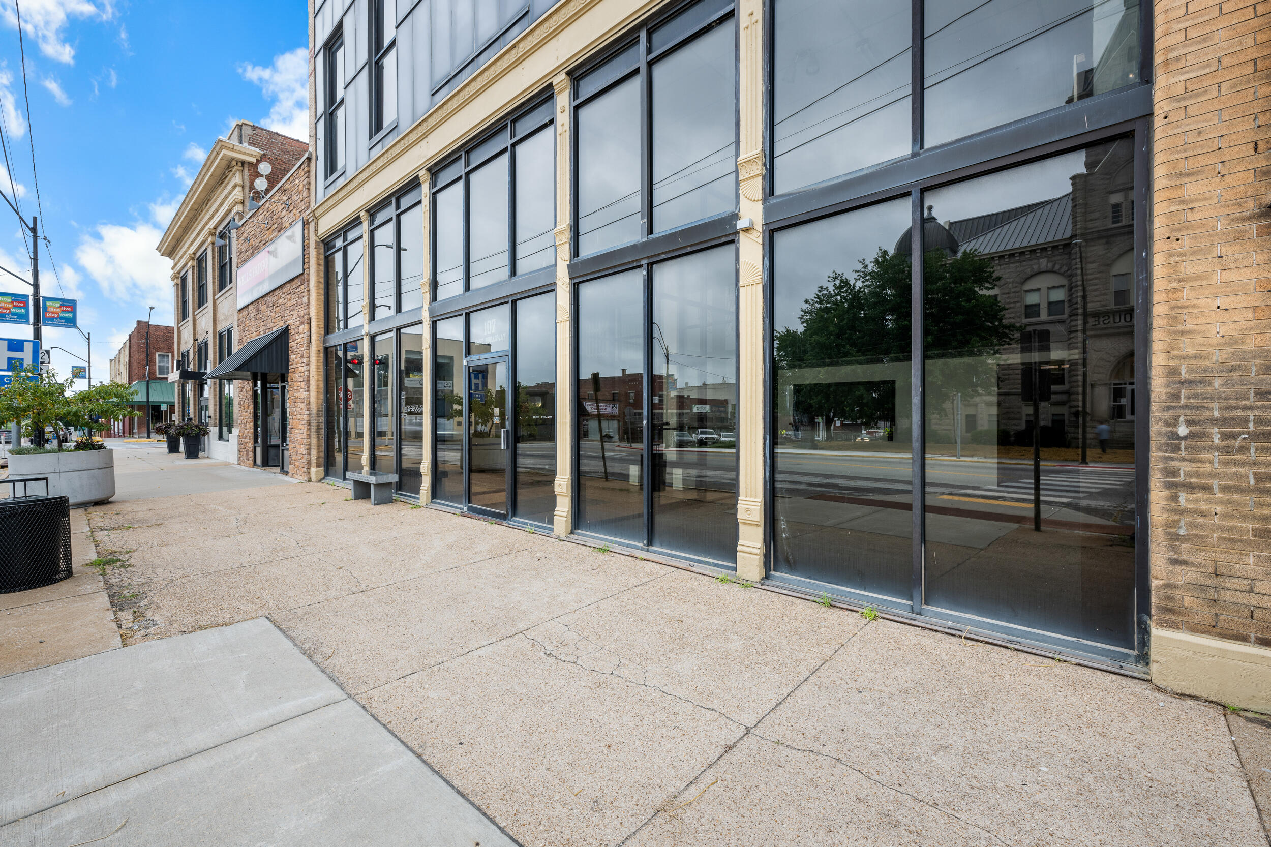 Photo 2 - Commercial Sale for sale – 107 E Broadway Street  Bolivar, MO