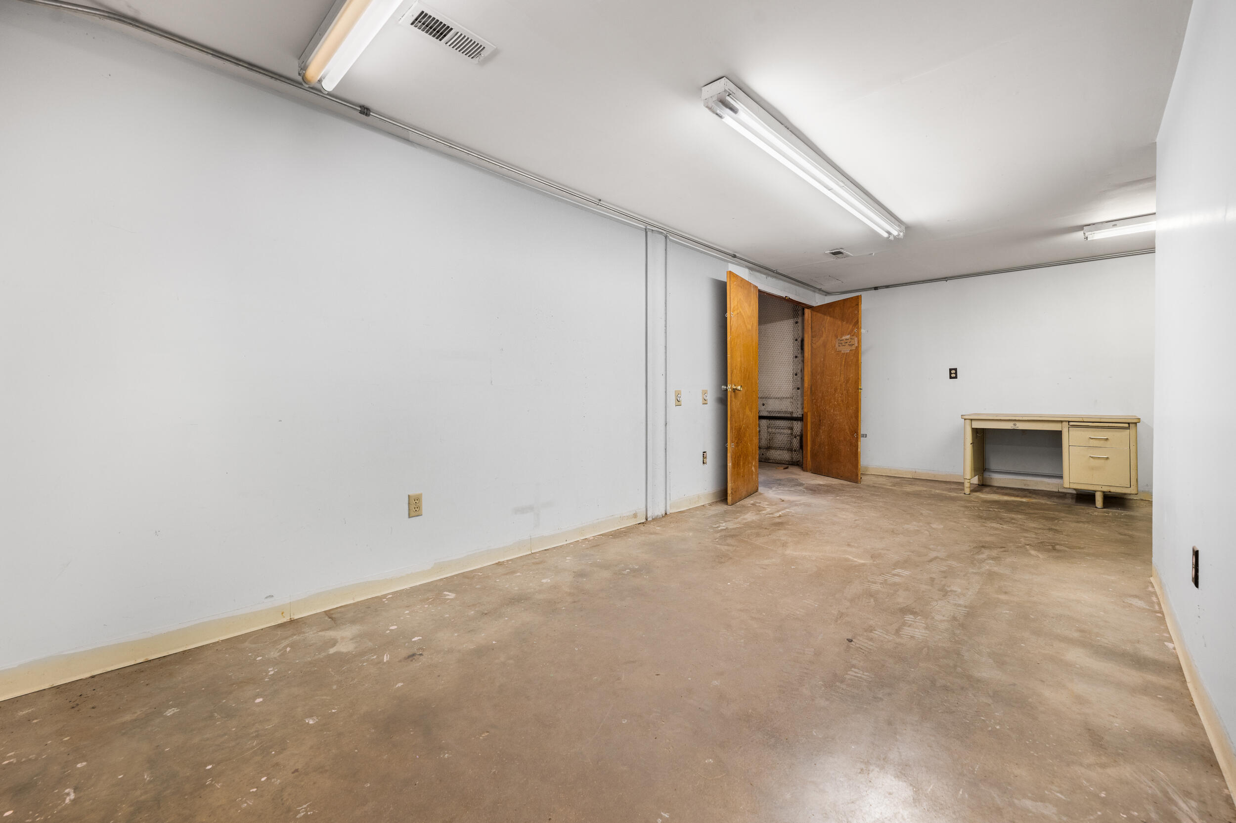 Photo 25 - Commercial Sale for sale – 107 E Broadway Street  Bolivar, MO
