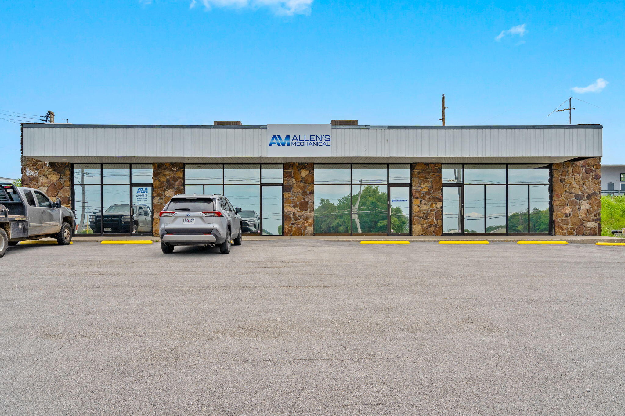 Photo 3 - Commercial Sale for sale – 2752 E Kearney Street  Springfield, MO