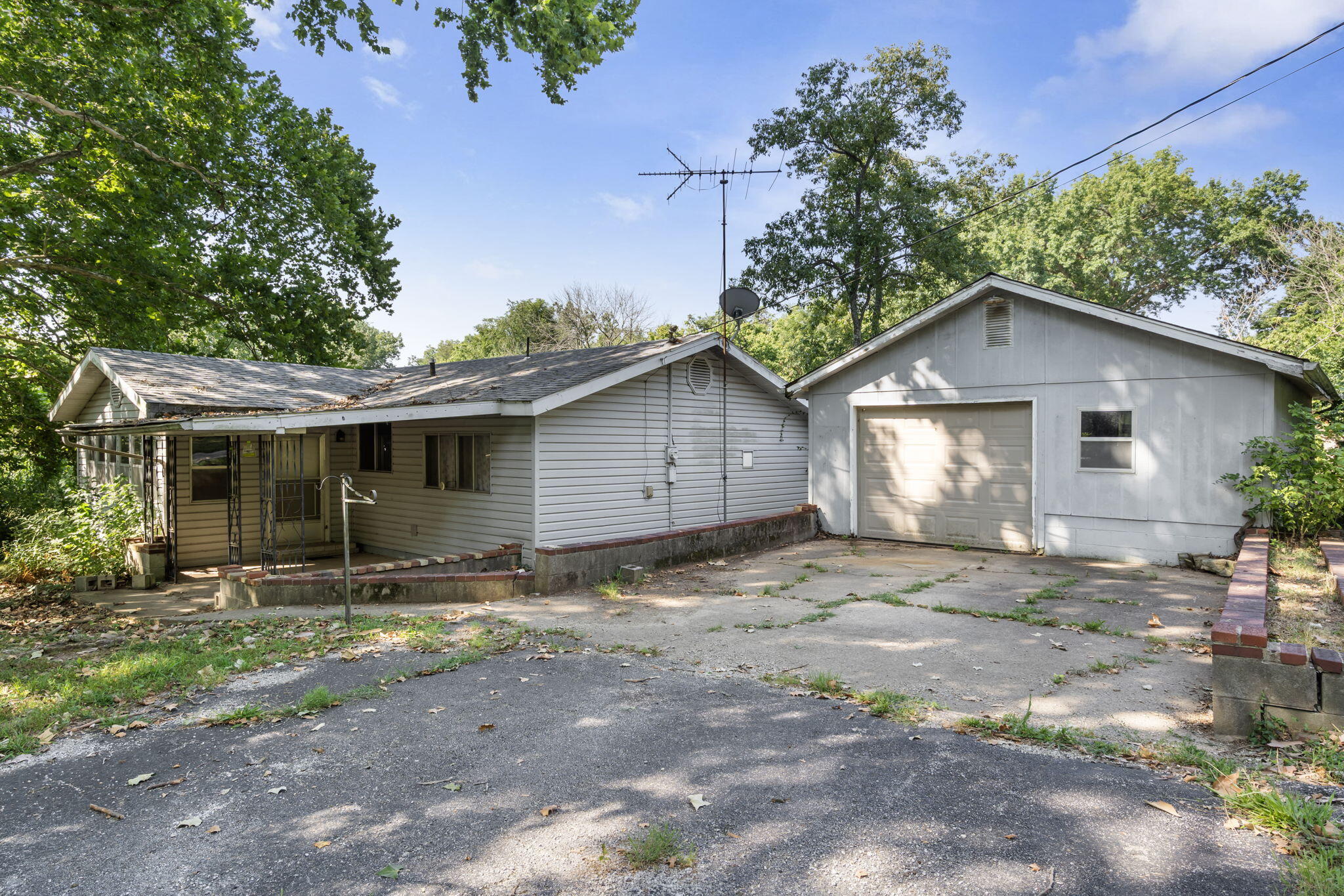 Photo 6 - Residential for sale – 2353  Eaglecrest Road  Cape Fair, MO